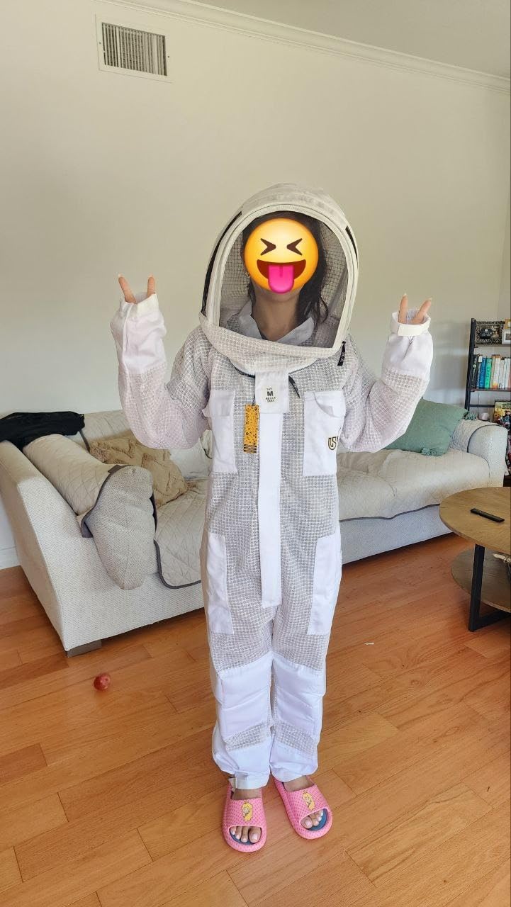 3-Layer Ultra Ventilated Sting Proof Bee Suit for Men & Women – Premium Beekeeping Suit with Bee Gloves & Two Detachable Beekeeping Veils (White XL) customer photo 1