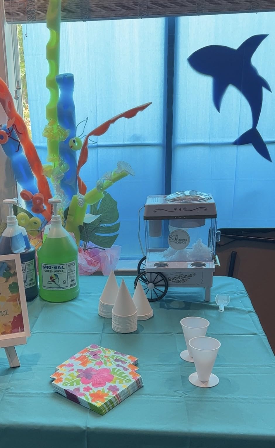 Nostalgia Snow Cone Shaved Ice Machine - Retro Table-Top Slushie Machine Makes 20 Icy Treats - Includes 2 Reusable Plastic Cups & Ice Scoop - White customer photo 2