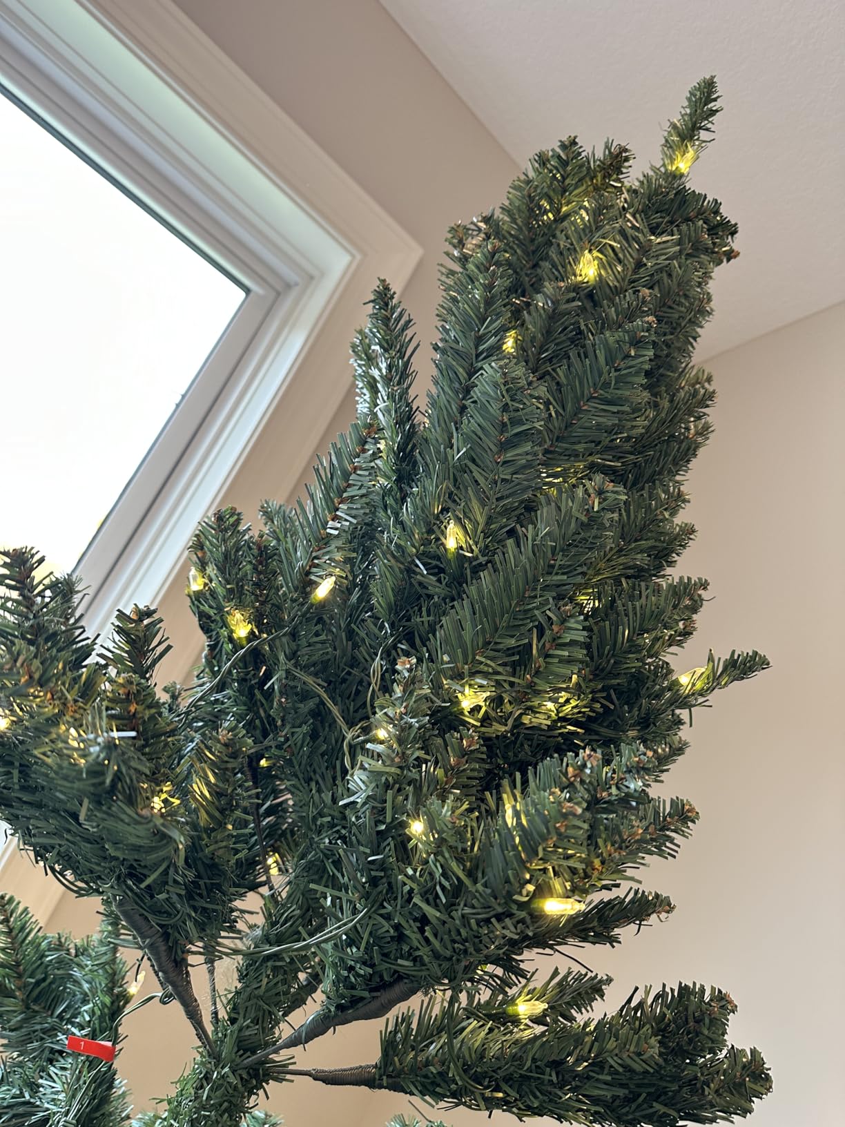 Hykolity 7.5 ft Prelit Christmas Tree with 1,450 Branch Tips, 450 Warm White Led Lights, Hinged Design and Sturdy Metal Stand customer photo 1