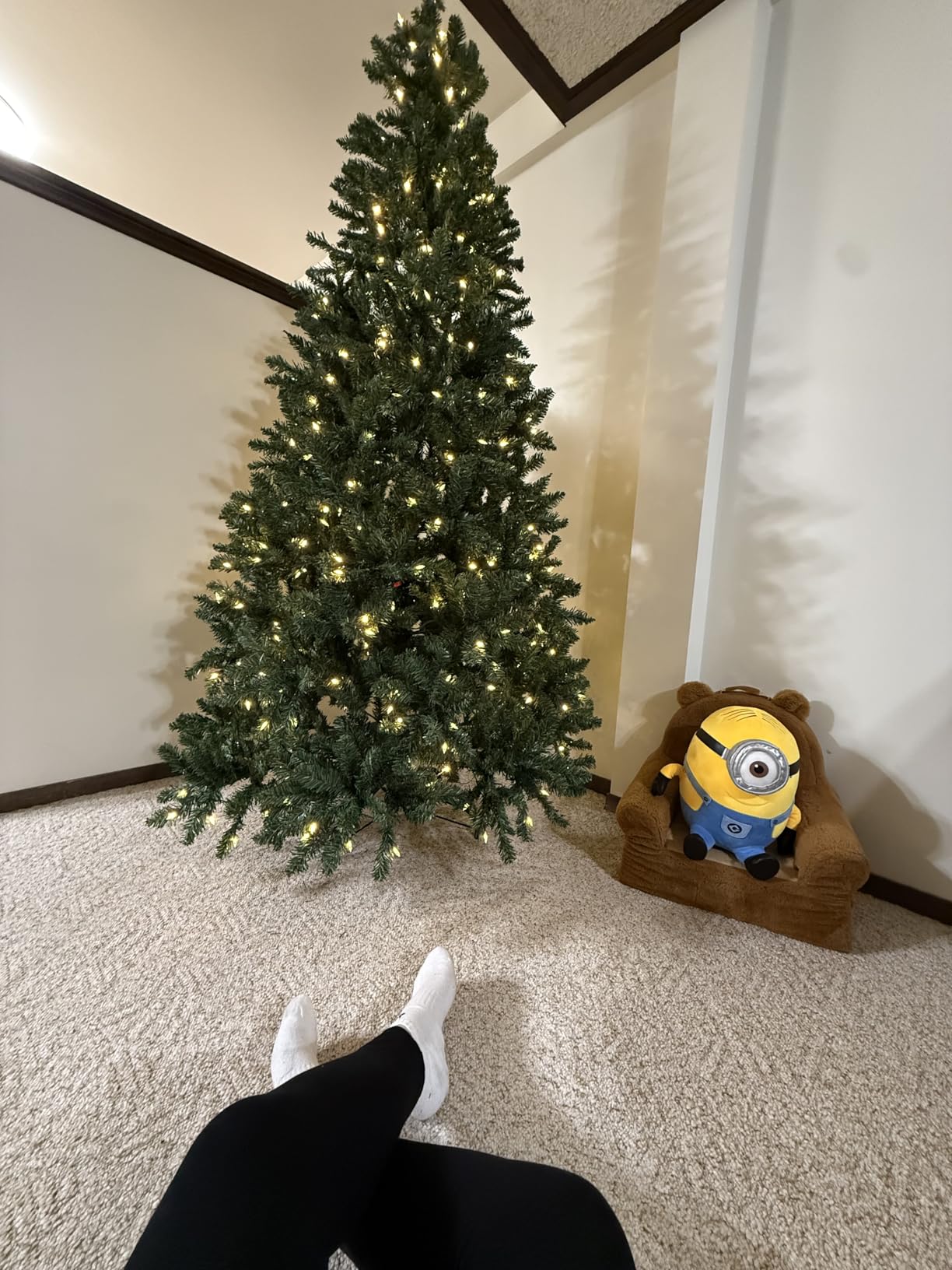 Hykolity 7.5 ft Prelit Christmas Tree with 1,450 Branch Tips, 450 Warm White Led Lights, Hinged Design and Sturdy Metal Stand customer photo 2