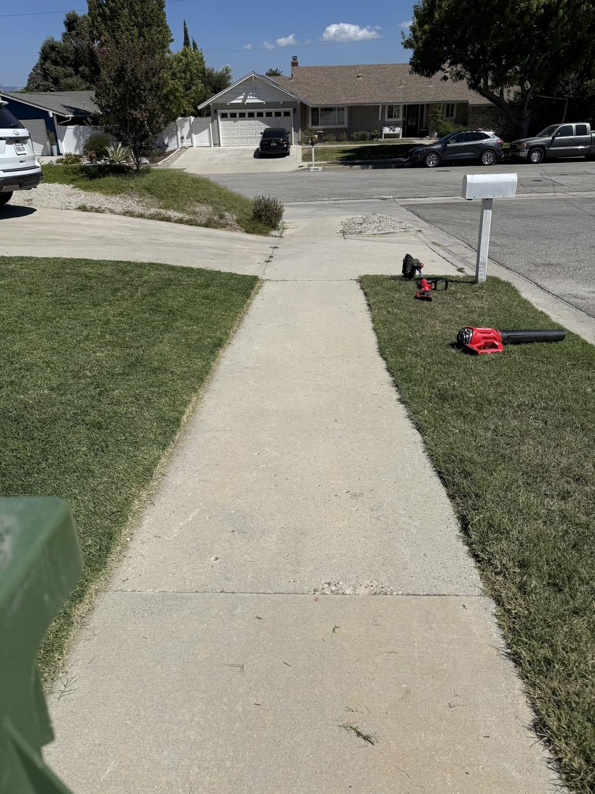 BARAYSTUS Wheel Rotary Edger Lawn Tool, Grass Edge Trimmer, Sidewalk Manual Lawn Edger, Strong 3 Sections Stainless Steel Handle with Cushion Grip, 58.3-Inch customer photo 2