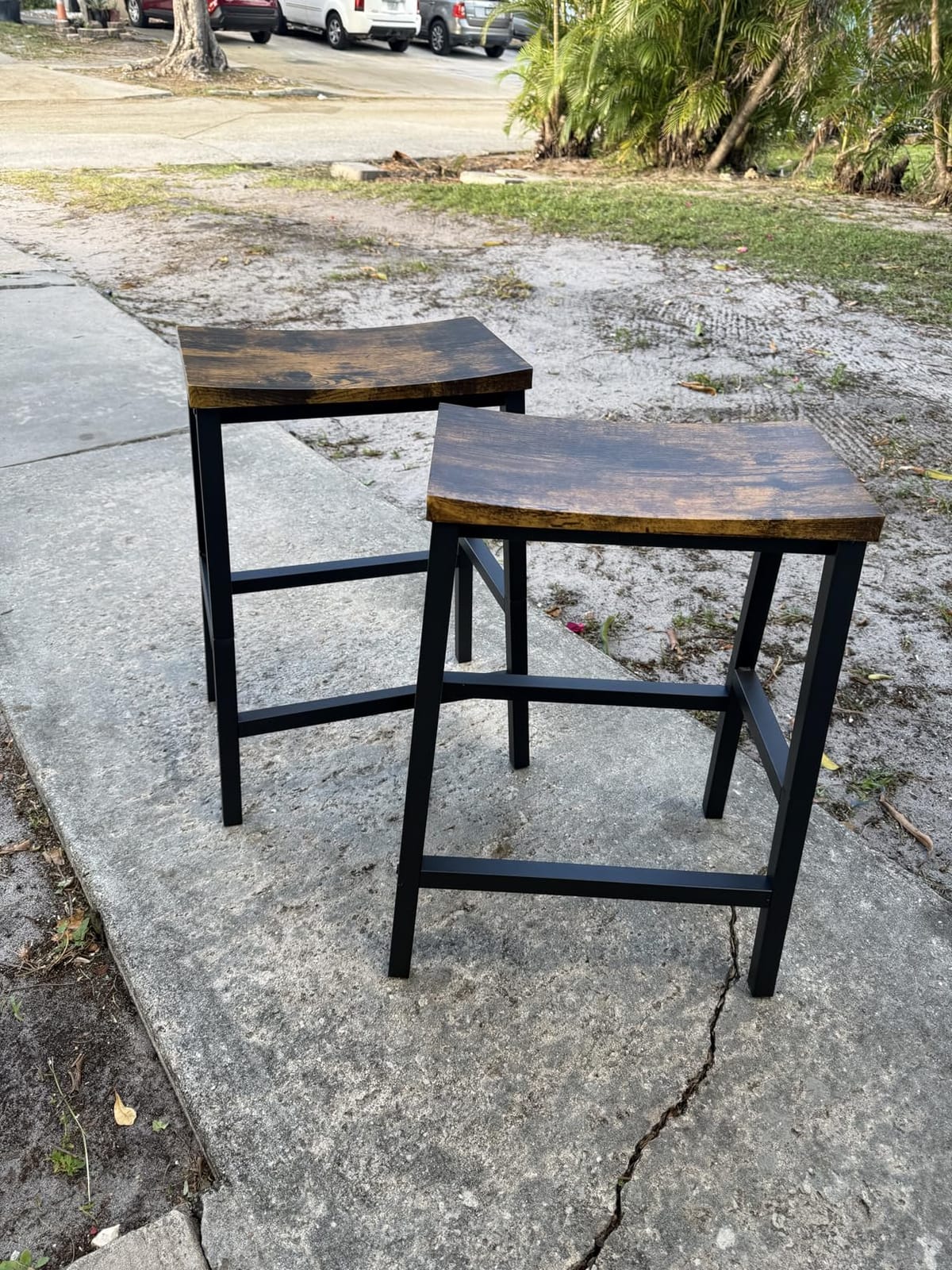 HOOBRO Bar Stools, Set of 2 Bar Chairs, 23.6 Inch Saddle Stools, Kitchen Counter Seat with Footrests, Industrial Barstools for Dining Room, Kitchen, Counter, Rustic Brown and Black BF02MD01 customer photo 2