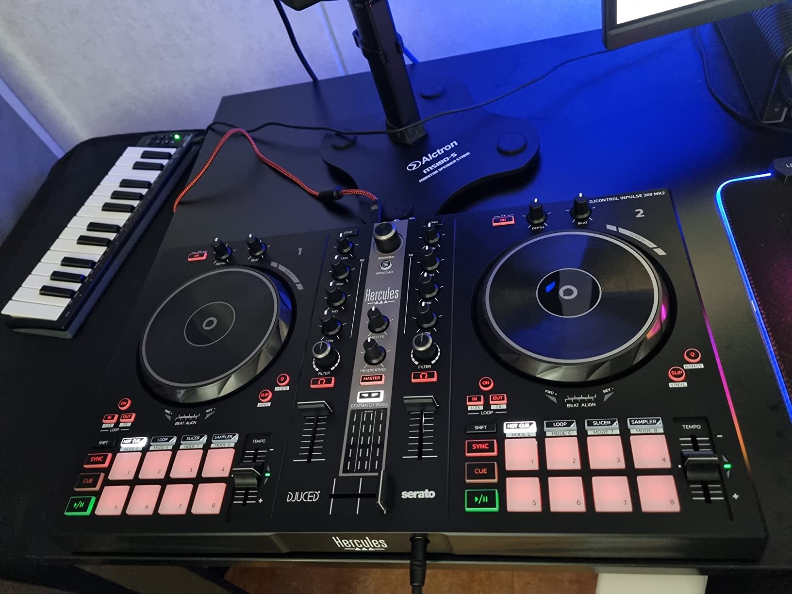Hercules DJControl Inpulse 300 MK2-2 Deck DJ Controller Serato & DJUCED | 2-deck DJ controller for Serato & DJUCED featuring Beatmatch Guide LEDs, 16 performance pads & pre-mapped Stems control customer photo 1