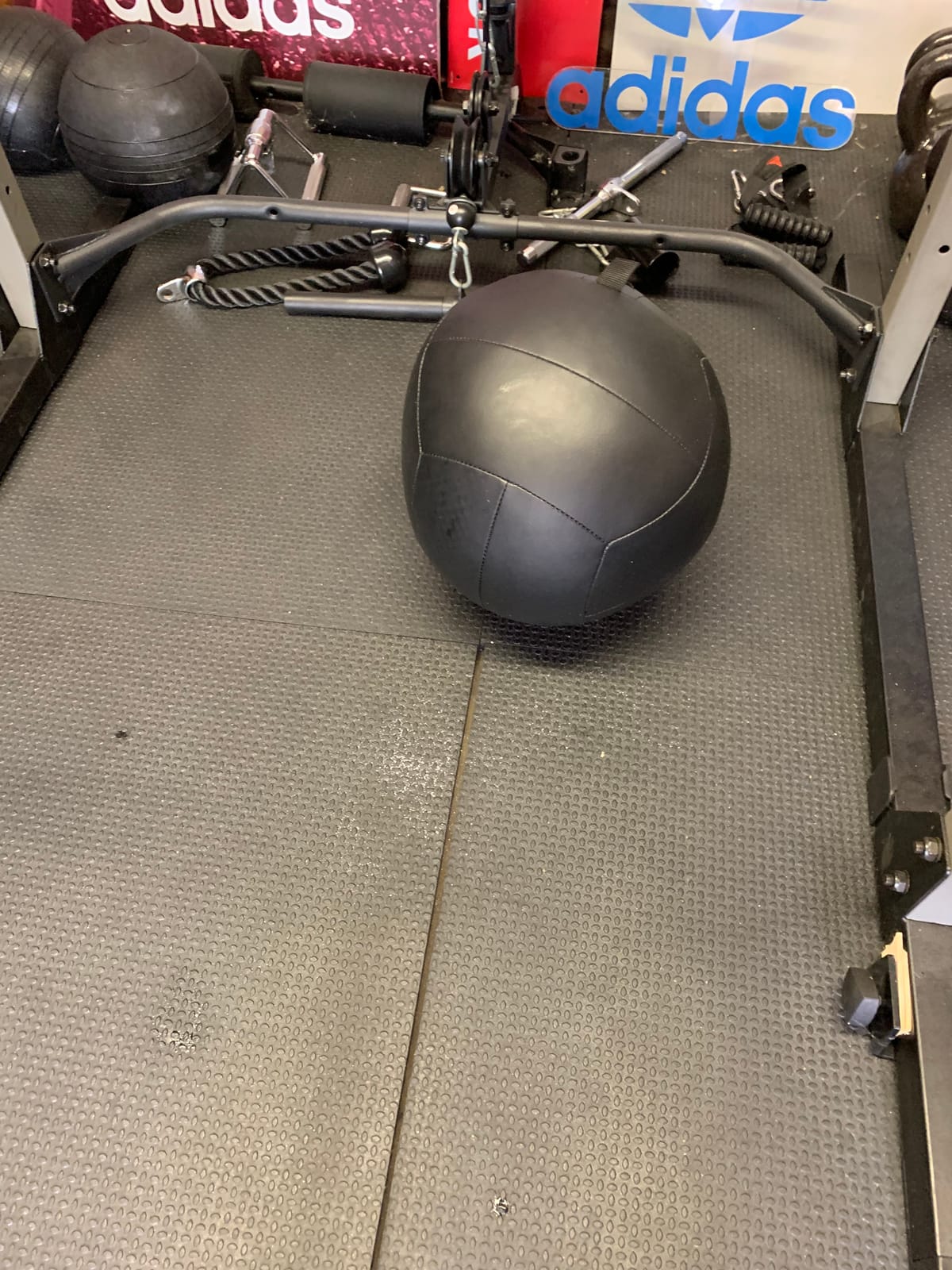 ProSource Soft Medicine Balls for CrossFit Wall Ball and Full Body Dynamic Exercises, Color-Coded Weights: 6, 8, 10, 14, 20, 25 lb. customer photo 2