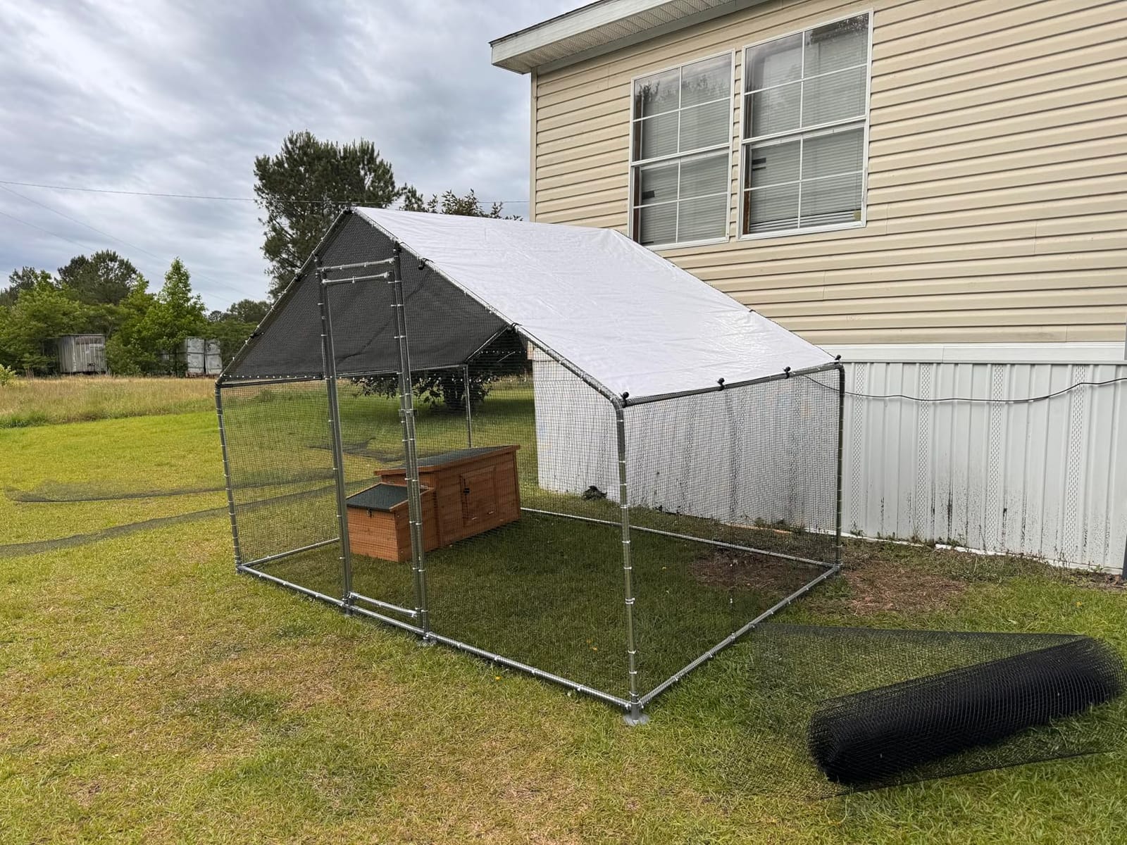 NUGRIART Large Metal Chicken Coop Walk-in Poultry Cage Hen Duck Run House with Waterproof & Anti-UV Cover Galvanized Rabbits Habitat Spire Shaped Cage for Outdoor Yard Farm Use customer photo 1