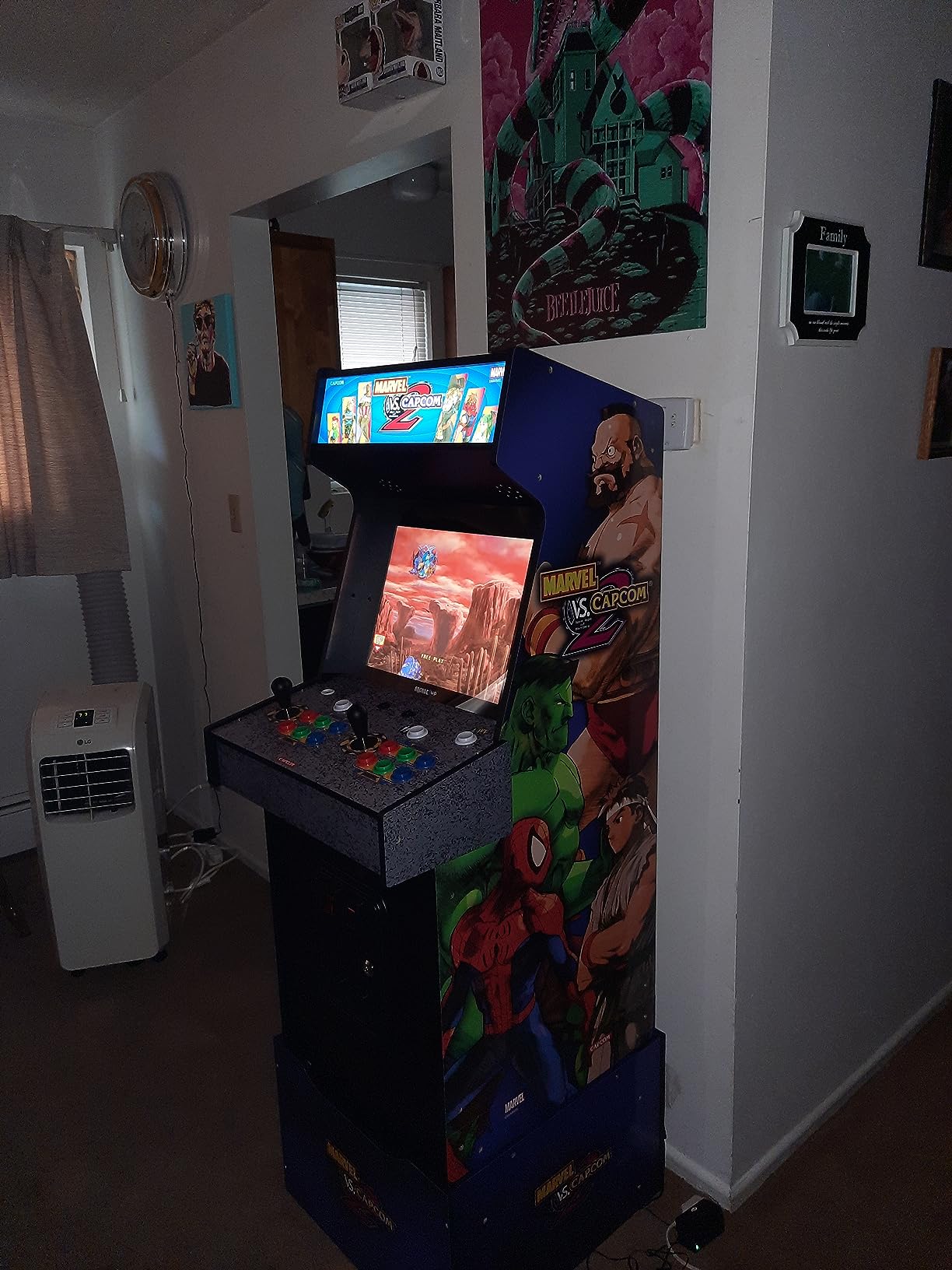 Arcade1UP Marvel VS Capcom II Arcade customer photo 1