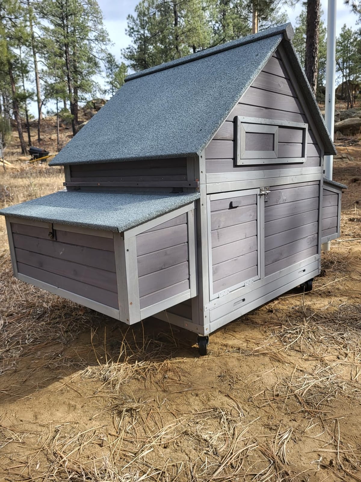 GUTINNEEN Large Chicken Coop for 4-6 Chickens, Movable Thickened Wooden Hen House on Wheels with Easy Clean Removable Tray & 2 Nesting Boxes, Extra Large Outdoor Duck Cage & Rabbit Hutch customer photo 1