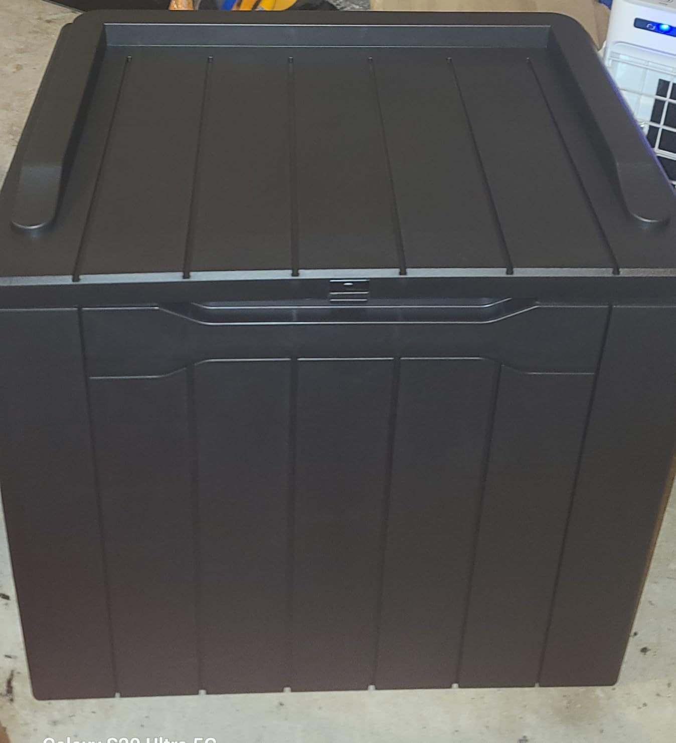 Greesum Outdoor Storage Box 31 Gallon Storage Box with Lid for Patio Furniture, Garden Tools, Pool Supplies, Waterproof and UV Resistant, Lockable, Dark Black customer photo 1