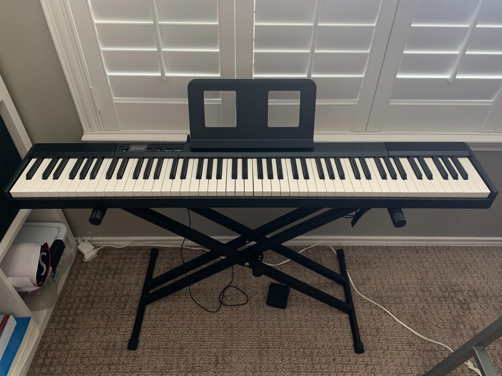 Longeye Piano Keyboard 88 Keys Compact Digital Piano for Beginners with Full Size Semi Weighted Keys, Sustain Pedal, Headphones, Carrying Case (88 Key With Stand, Black) customer photo 2
