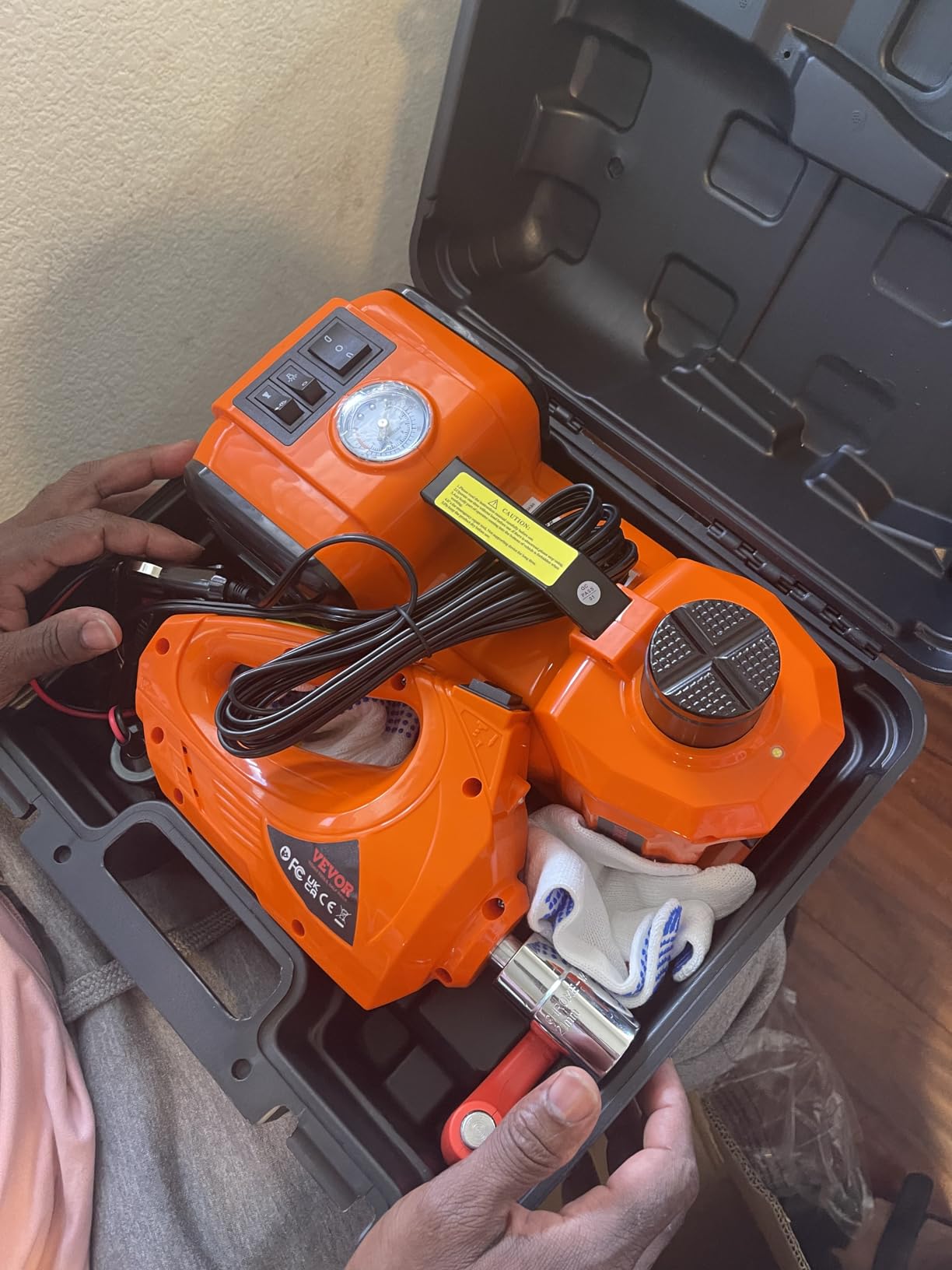 VEVOR Electric Car Jack 5 Ton with Electric Impact Wrench & Inflator Pump customer photo 2