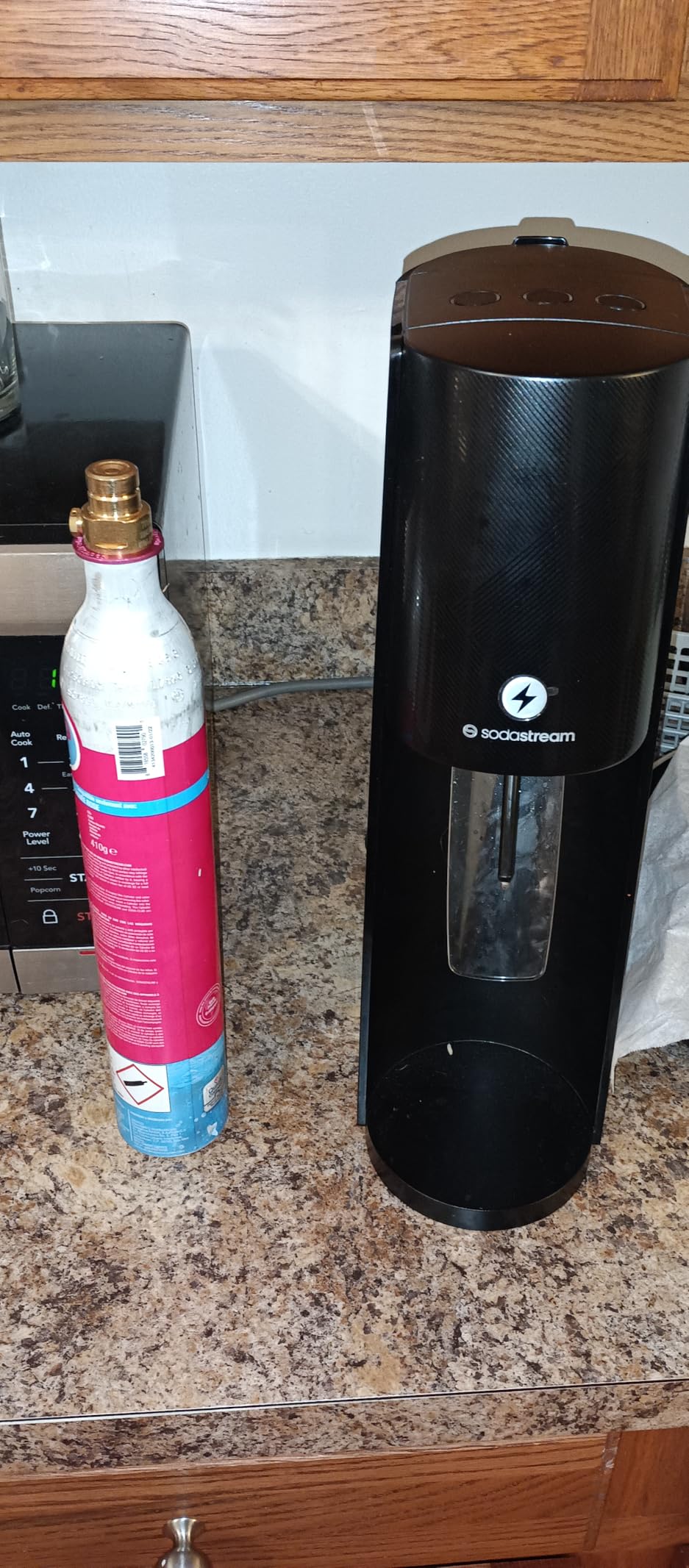 SodaStream - E-TERRA Soda Maker | VALUE BUNDLE | 3 Automatic Carbonation Levels | Includes 2x CO2 Cylinders, 3x 32 Fl Oz Dishwasher Safe Bottles, 2x Bubly Fruit Flavor Drops, 1x Power Adapter | Black customer photo 2