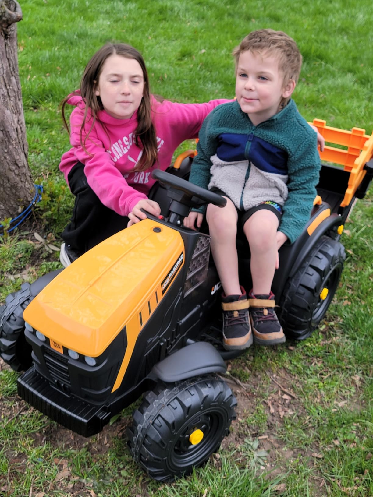 Hikiddo 24V Ride on Toys, Kids Electric Tractor for Big Kids 3-8 w/Trailer customer photo 1