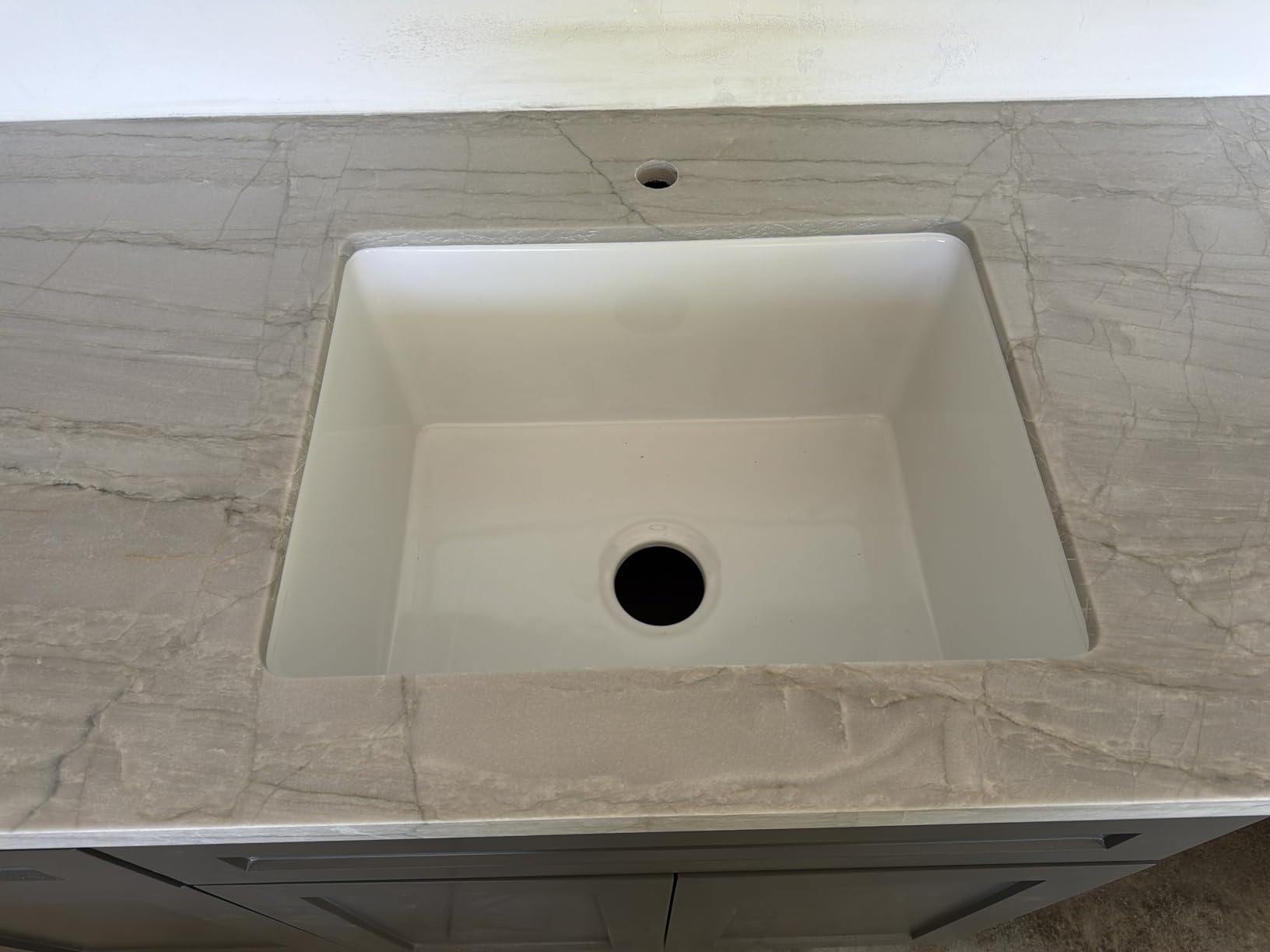 Miuara 32 x 19 Inch Undermount or Drop In Fireclay Kitchen Sink White customer photo 2