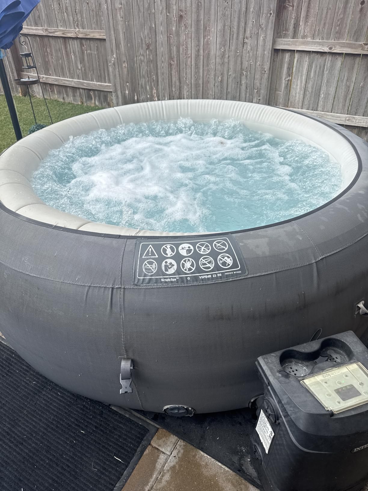 INTEX SimpleSpa 4 Person Inflatable Hot Tub, Portable Spa with 100 Jets | 28483E Built-in Hard Water Treatment with Cover & Ground Cloth for Insulation, 77in x 26in customer photo 2