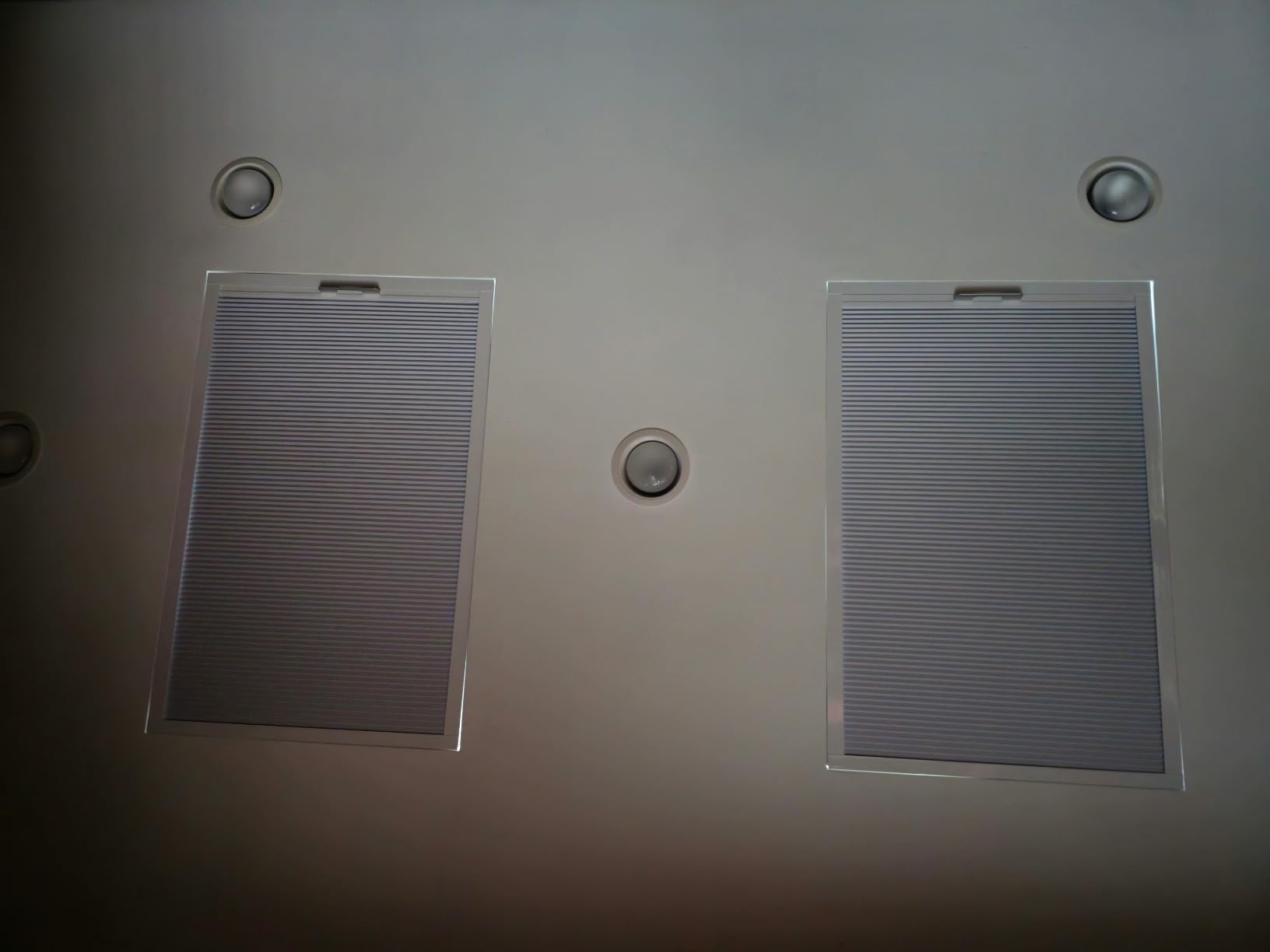 Blackout Skylight Window Blinds, Skylight Shades Cordless Cellular Shades Room Darkening Honeycomb Blinds for Roof Inclined Plane Room Windows - Custom Size (White) customer photo 2