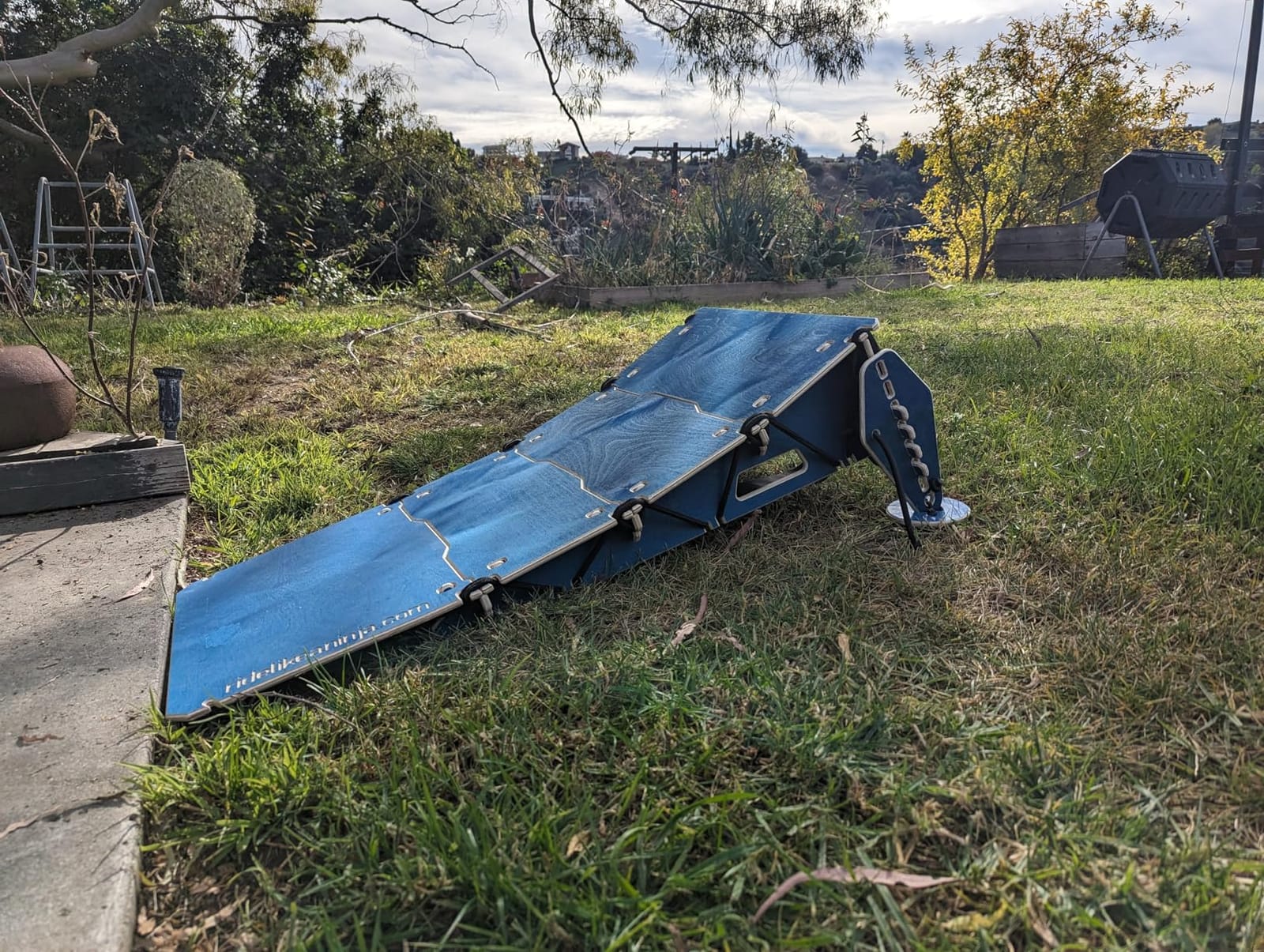 Ninja MTB Jump Ramp, Turbo Kicker Portable Jump Ramp, 4 Panel Ramp for All Ages, Ideal for MTB Bikes, BMX Bikes, One Wheels, Scooters, Skateboards, and RC Cars customer photo 1