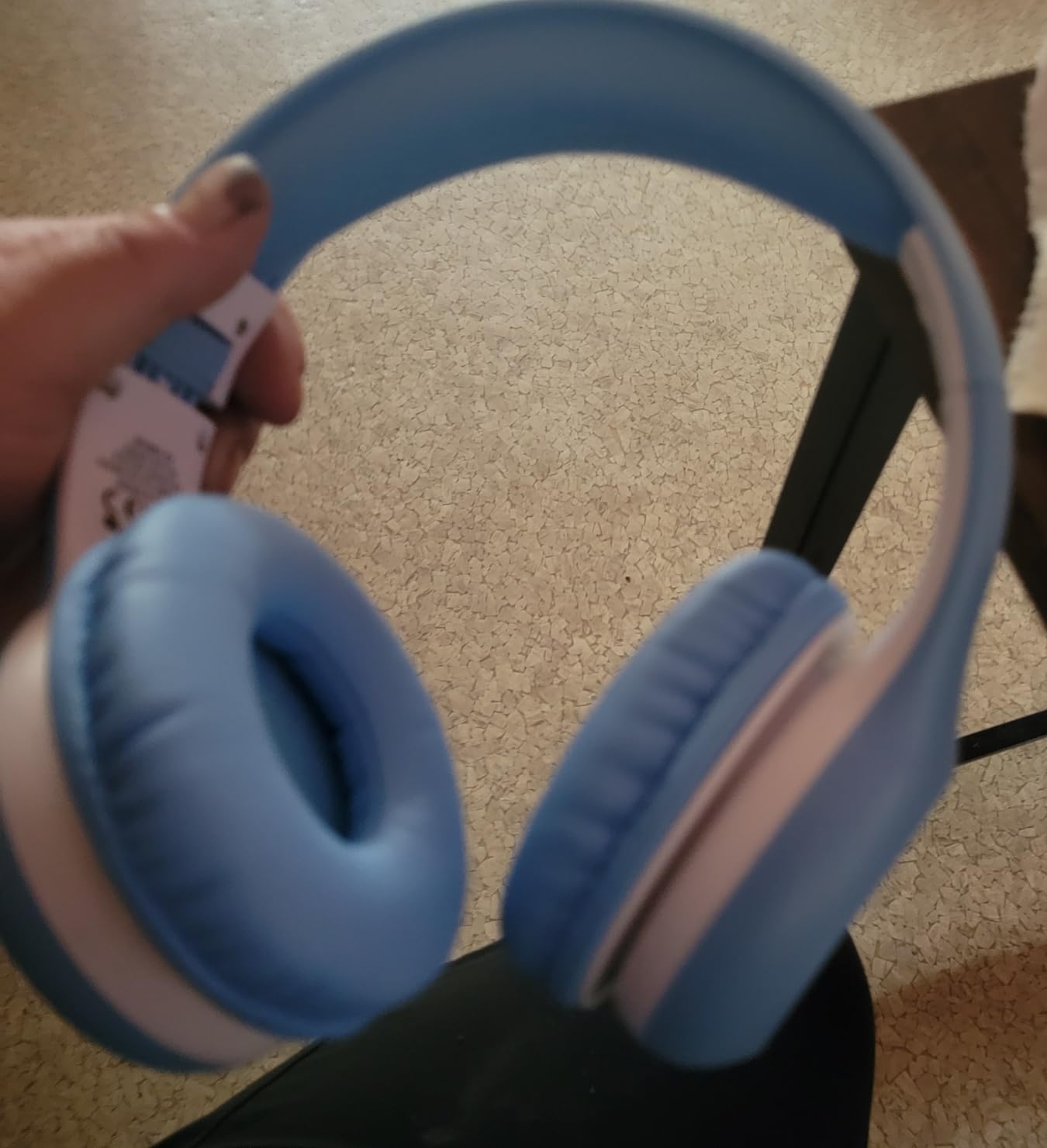 EarFun K2 Kids Bluetooth Headphones for School, Kids Headphones with Mic customer photo 2