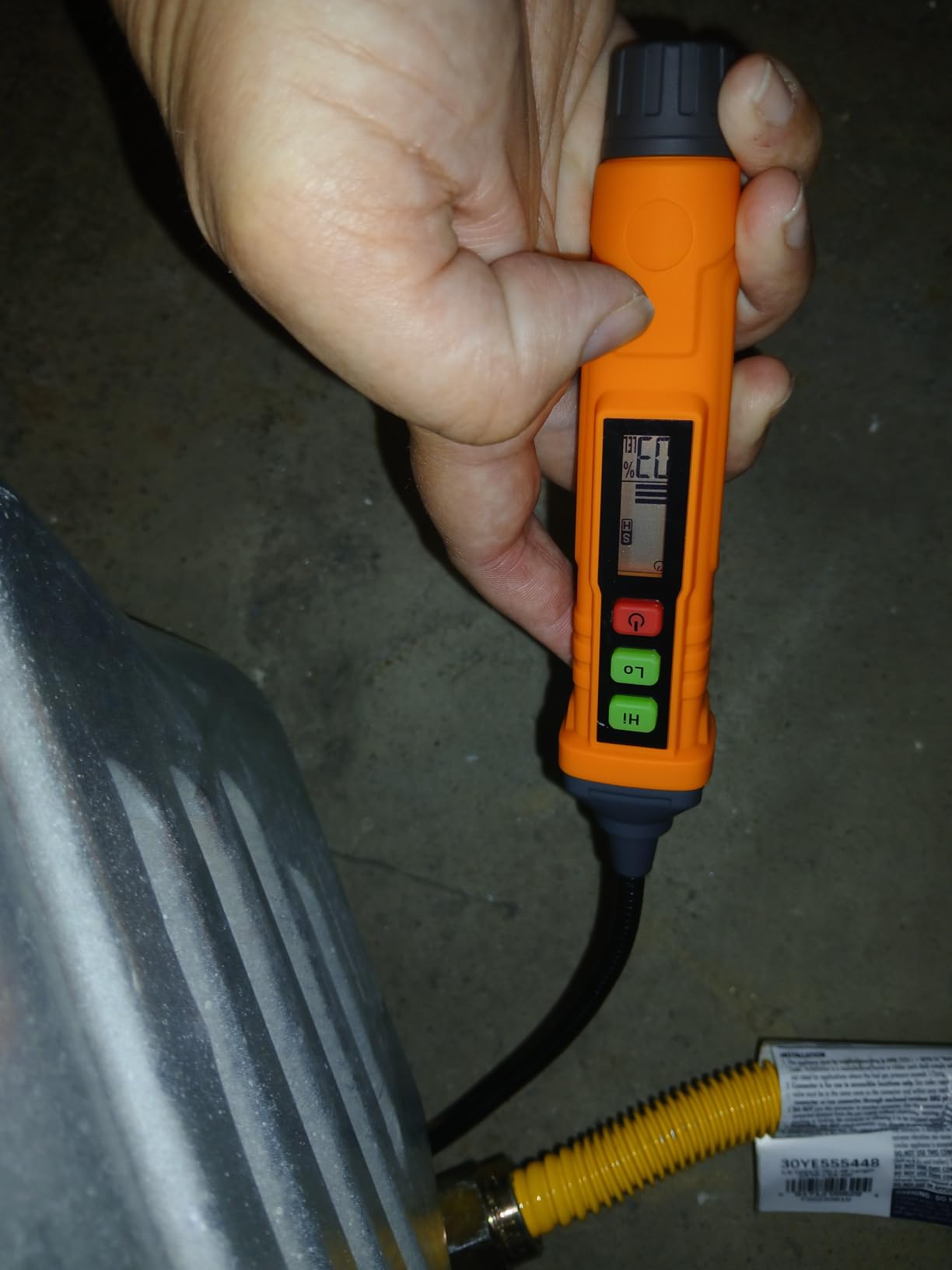 TopTes PT210S Gas Leak Detector, Natural Gas Detector with 4-inch Probe, Propane Leak Detector Locating Combustible Gases Like Natural Gas, Methane for Home, Measures%LEL (Incl. Batteries) - Orange customer photo 2