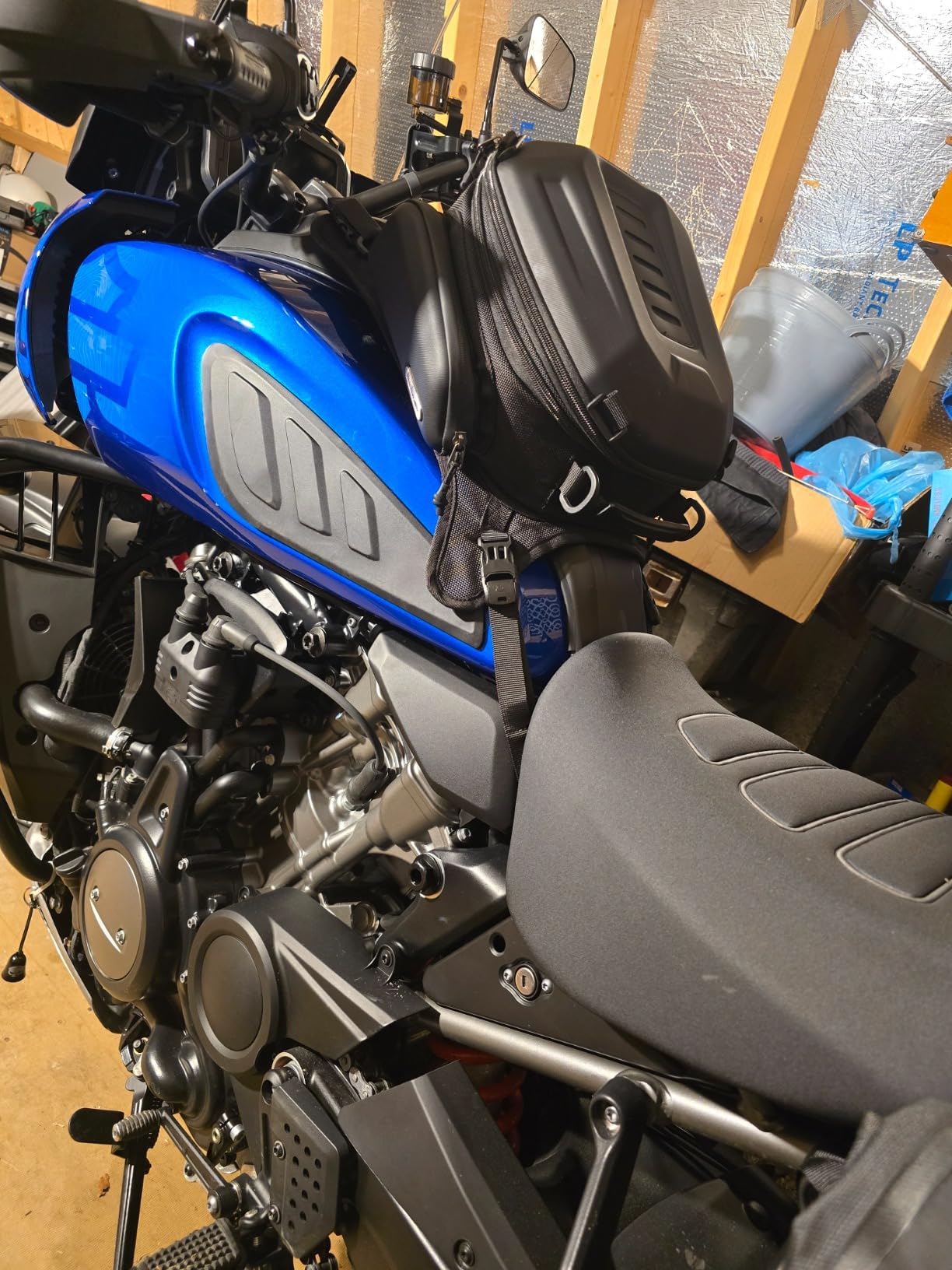 Rhinowalk Motorcycle Tank Bag, 15-18L Expandable Motorcycle Storage, Waterproof All Weather-Carbon Fiber Black customer photo 1
