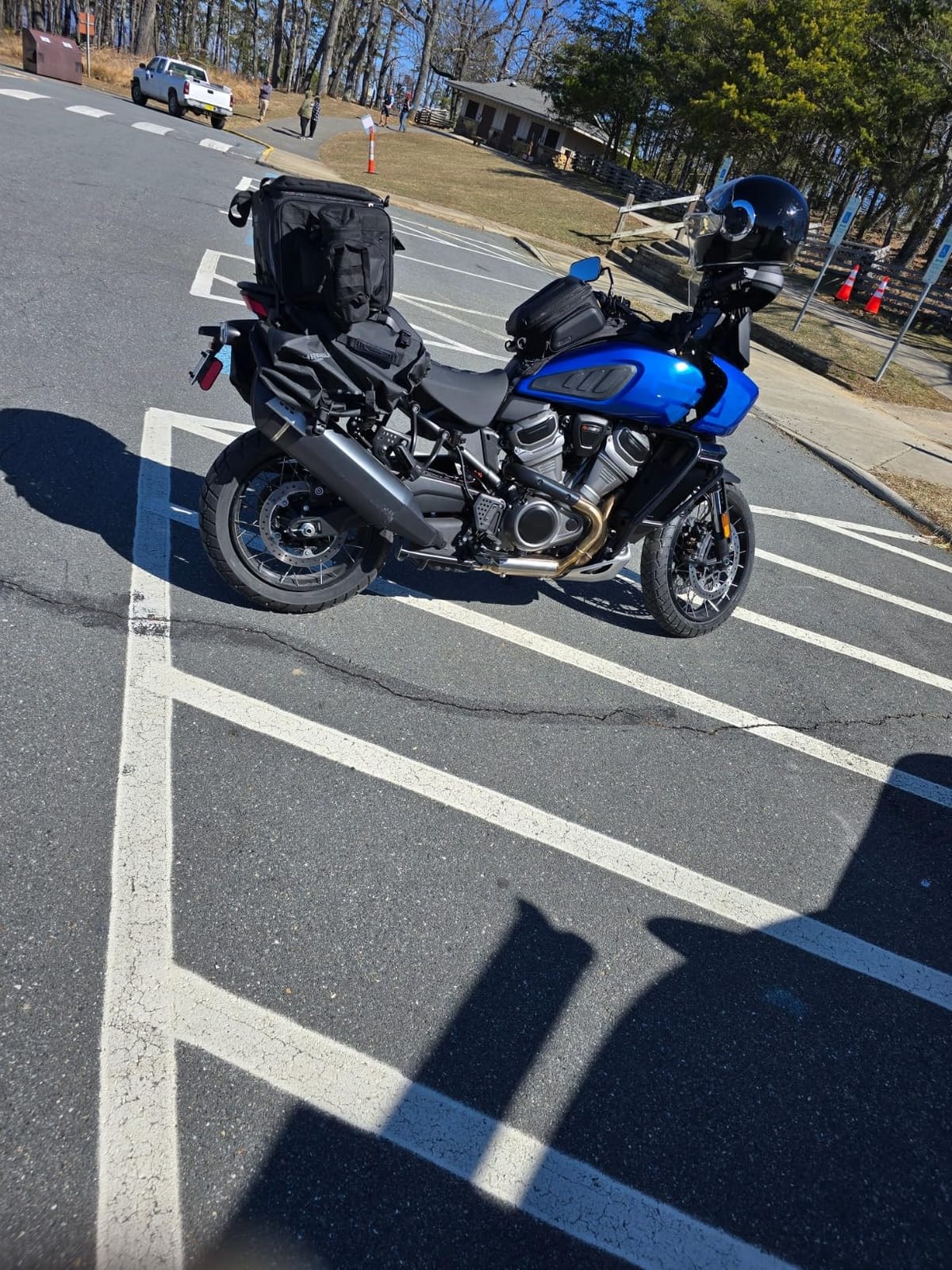 Rhinowalk Motorcycle Tank Bag, 15-18L Expandable Motorcycle Storage, Waterproof All Weather-Carbon Fiber Black customer photo 2