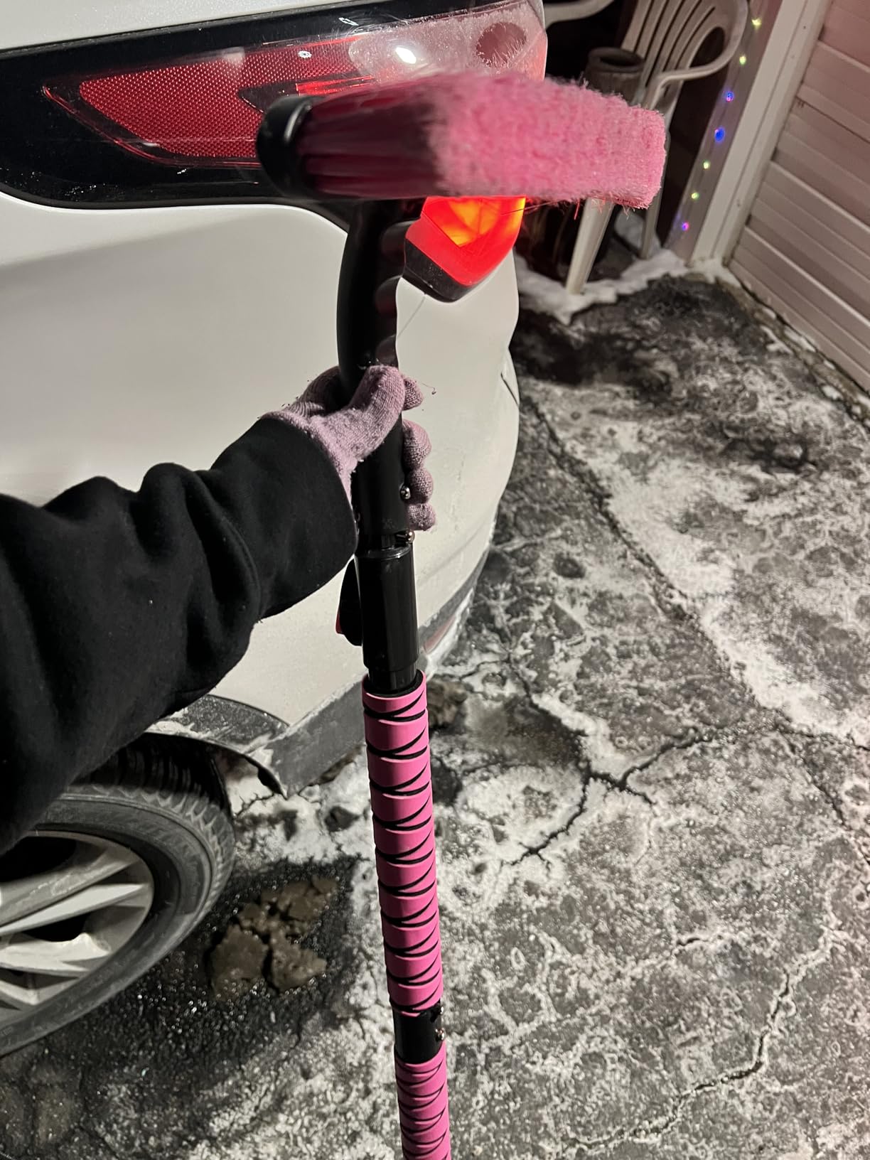 HEEYA 44 Inch Snow Brush for SUV, Ice Scraper for Car Windshield Window customer photo 2