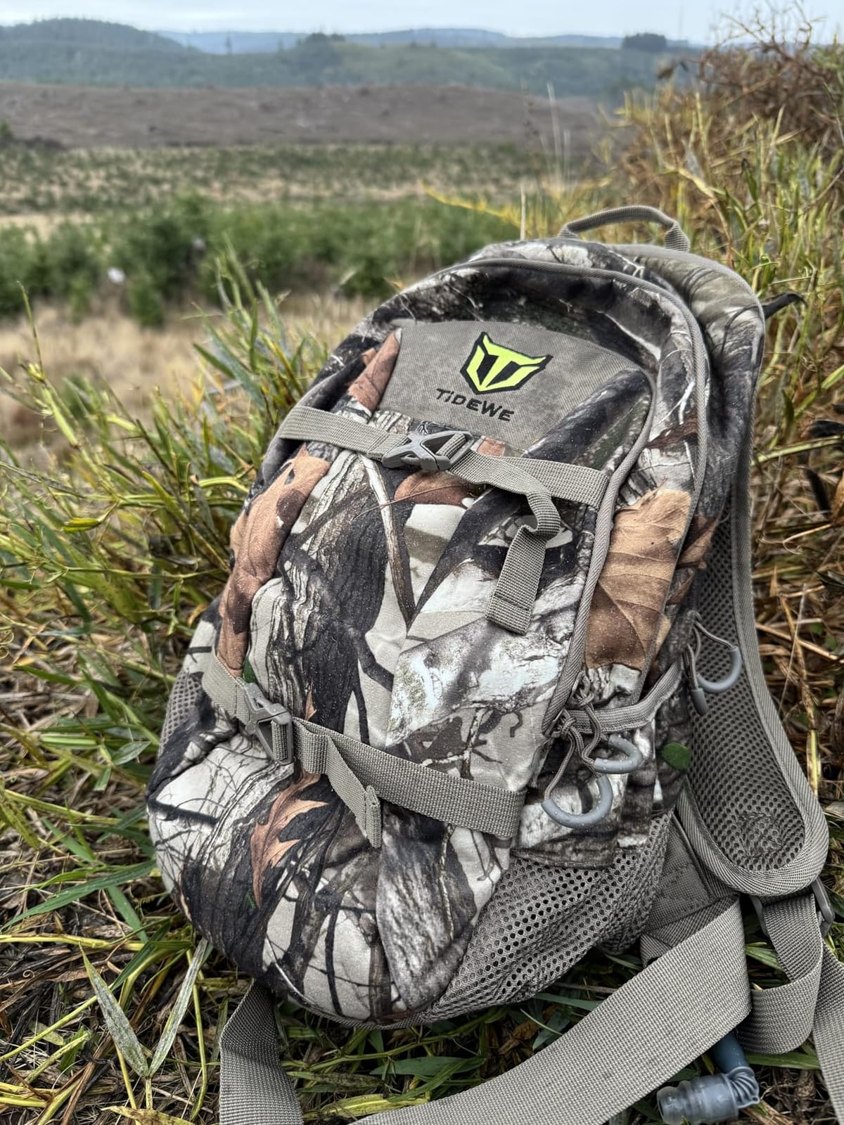 TIDEWE 25L Camo Backpack for Men, Lightweight Outdoor Hiking Daypack | Rain Cover, 1.65lb Lightweight, 600D Fabric, Bow & Tree Stand Carry, Multi-Pocket Storage, Padded Back, Next Camo G2 customer photo 2