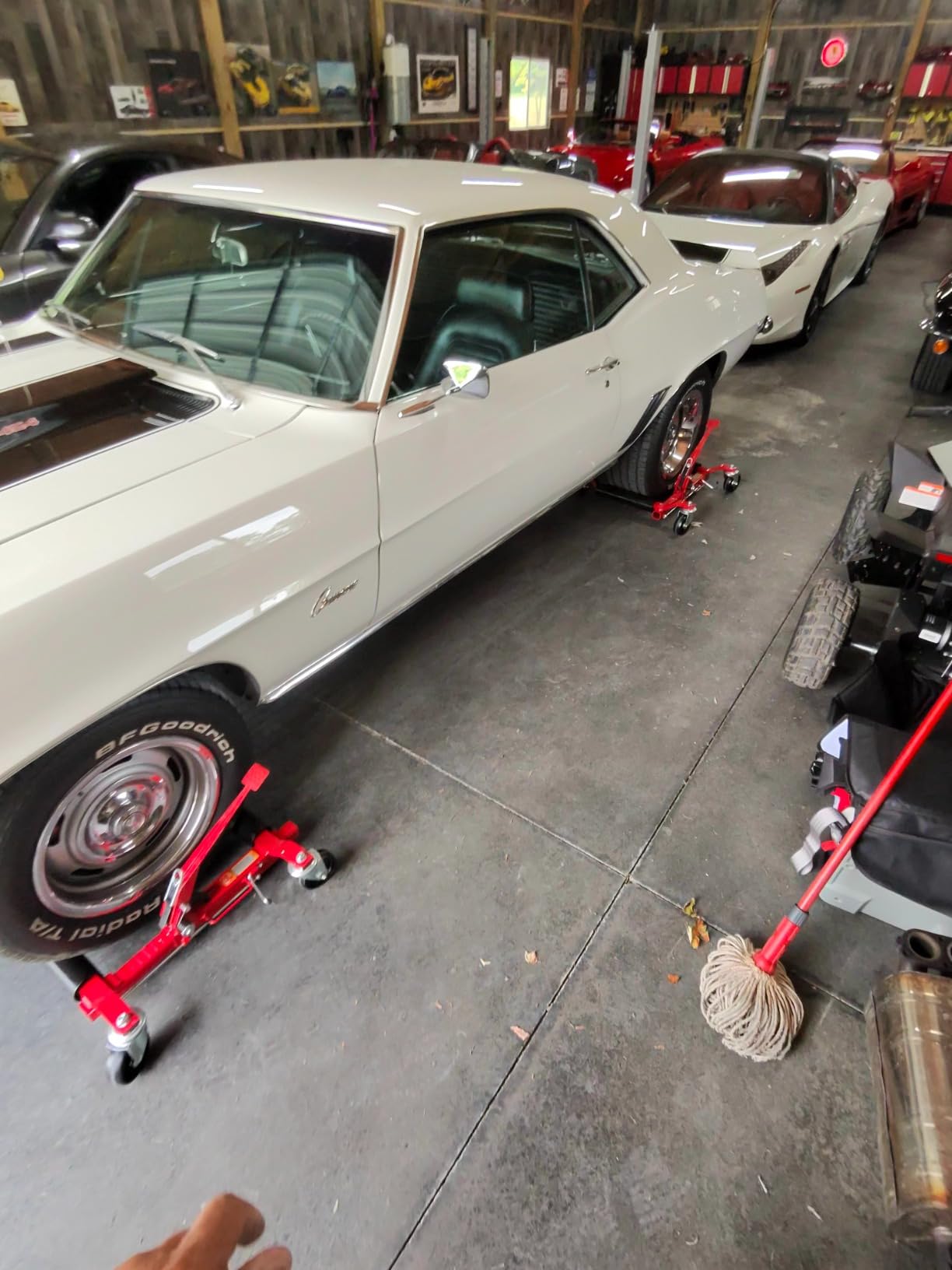 TUFFIOM Car Wheel Dolly Jack Set of 4, Mechanical 6000-lbs Car Skates, 12'' Wheel Vehicle Positioning Jack, Heavy Duty Rollers with Ratcheting Foot Pedal for Tire Auto Repair Moving, Red customer photo 2
