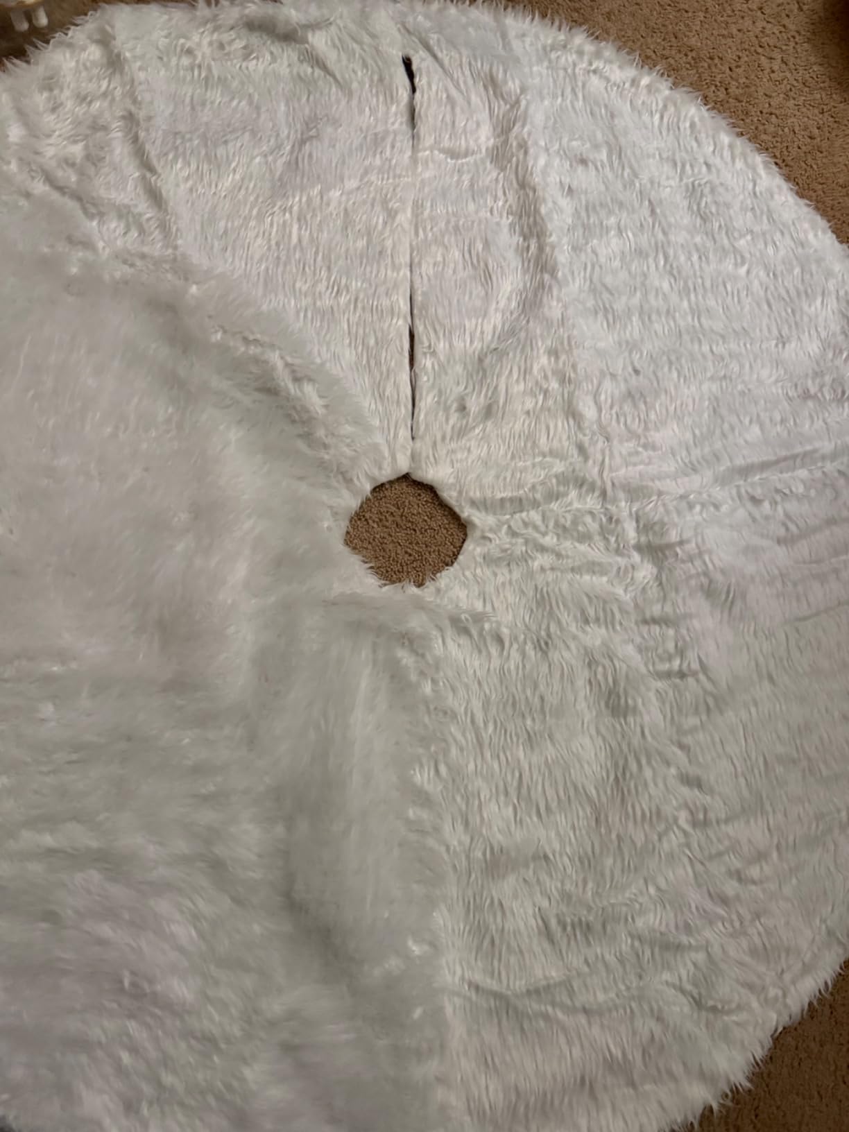 YEAHOME Christmas Tree Skirt, 48 Inch White Soft Faux Fur Tree Skirts Plush Christmas Decorations, White Ornaments Christmas Tree Skirts Xmas Decorations Indoor Holiday Party Decor customer photo 2
