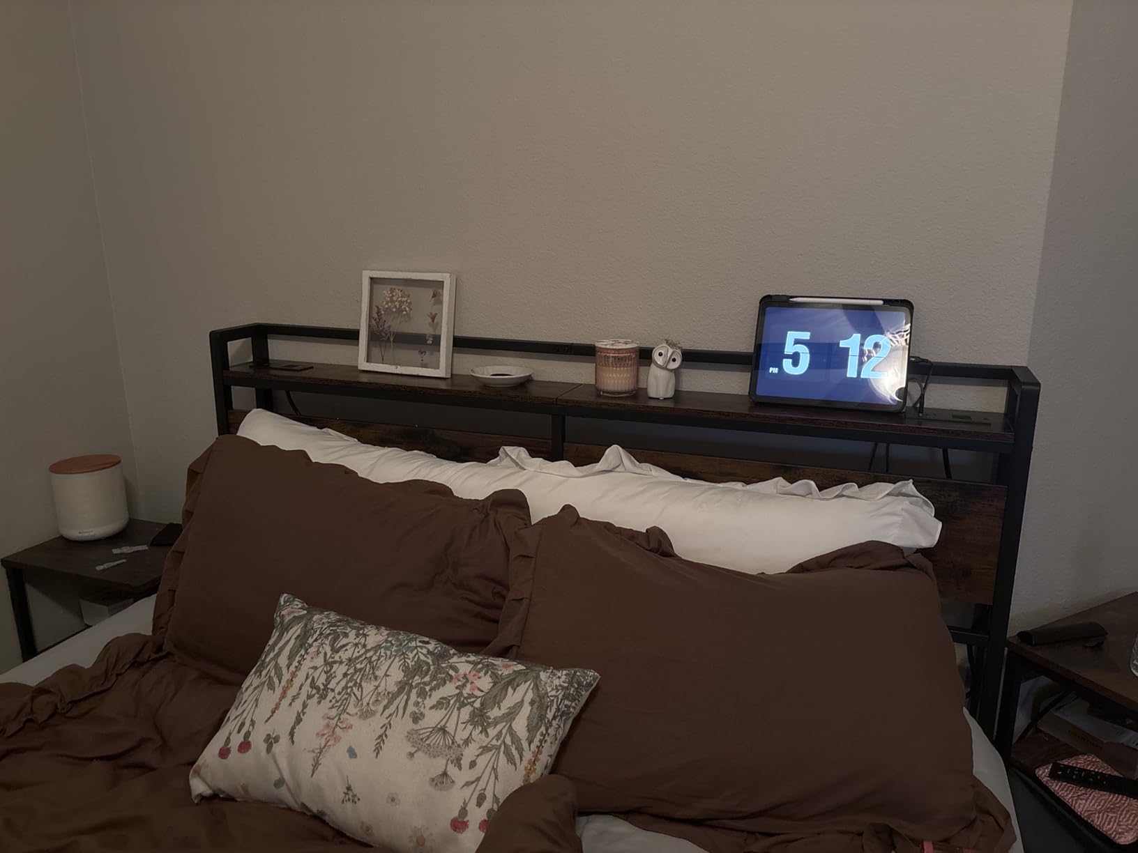 HOOBRO King Size Headboard, Headboard with 2 Outlets and 4 USB Ports, Adjustable Height, Storage Rack, Sturdy and Stable, Easy Assembly, Charcoal Gray and Black customer photo 2