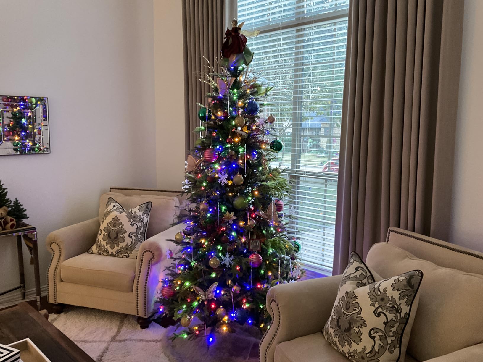 Hykolity 7.5 ft Prelit Flocked Christmas Tree with Realistic PE Foliage customer photo 1