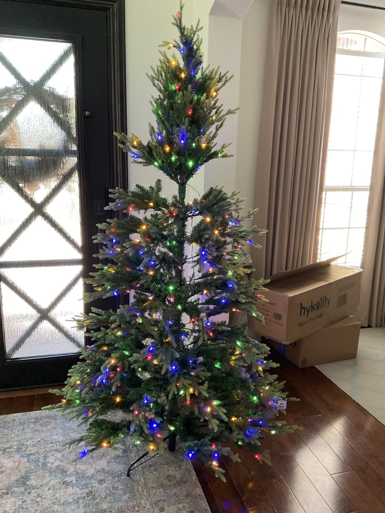 Hykolity 7.5 ft Prelit Flocked Christmas Tree with Realistic PE Foliage customer photo 2