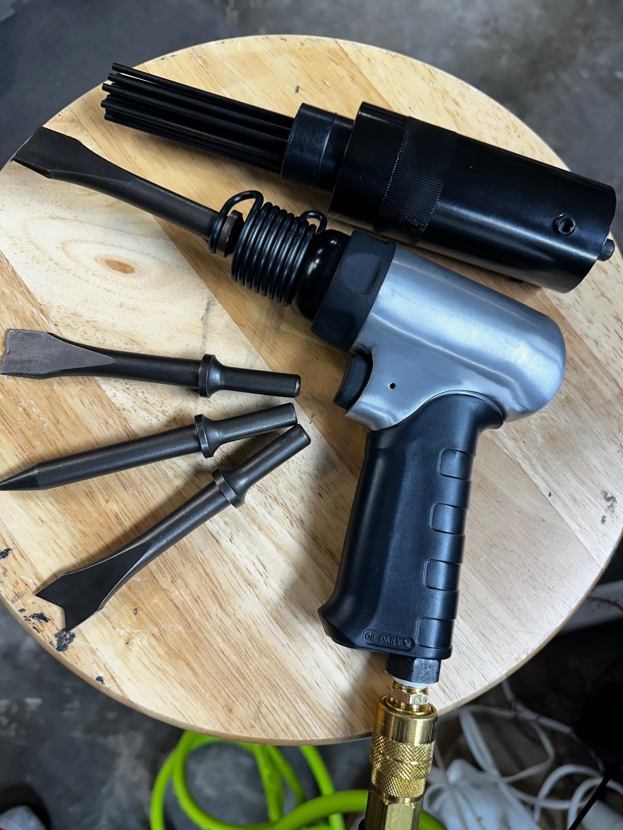 LE LEMATEC Pneumatic Needle Scaler for Rust, Paint & Weld Slag Removal customer photo 1