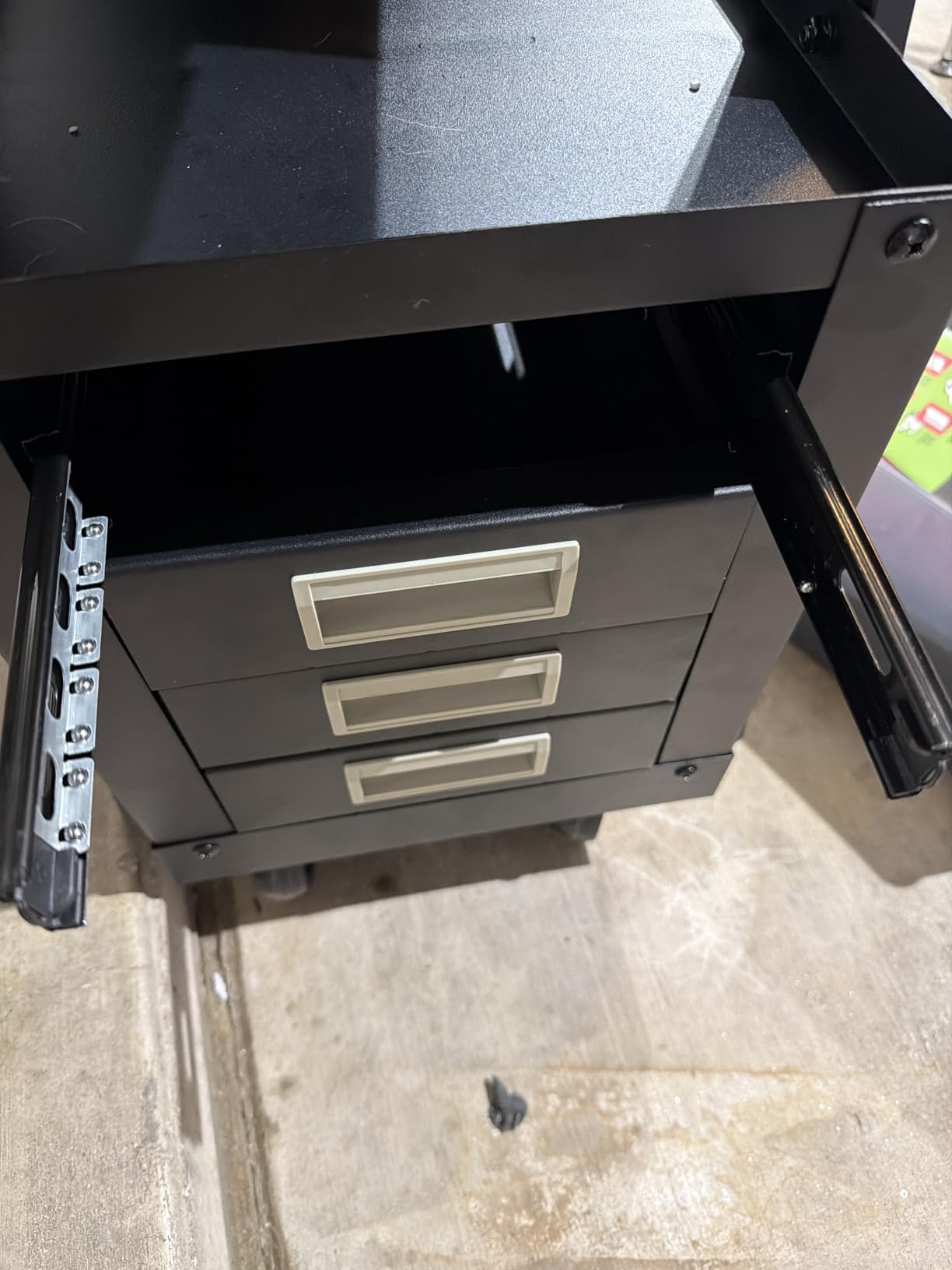 YESWELDER 2-Tier Welding Cart with 4 Drawers and Dual Cylinder Slots customer photo 2