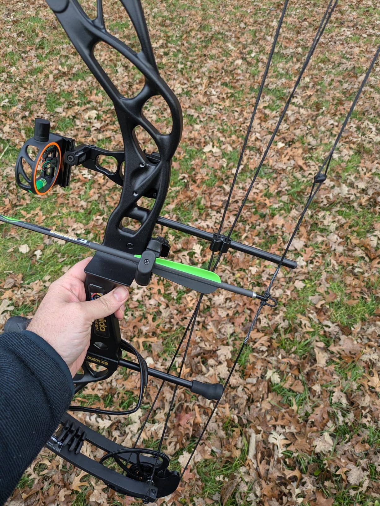 Sanlida Dragon X9 Ready to Hunt Compound Bow Kit for Adults, Archery Hunting Bow Package with 12 Carbon Arrows, Adjustable up to 70 lbs, No Bow Press Needed, Right Hand Only customer photo 2