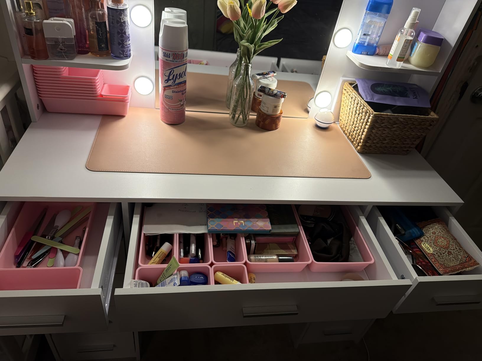 Quimoo Large Vanity Desk with LED Lighted Mirror & Power Outlet,Makeup Vanity Table with 7 Drawers,4 Shelves and 5 Hooks,Vanity Table, Vanity Desk Set for Bedroom,Bathroom,White customer photo 2