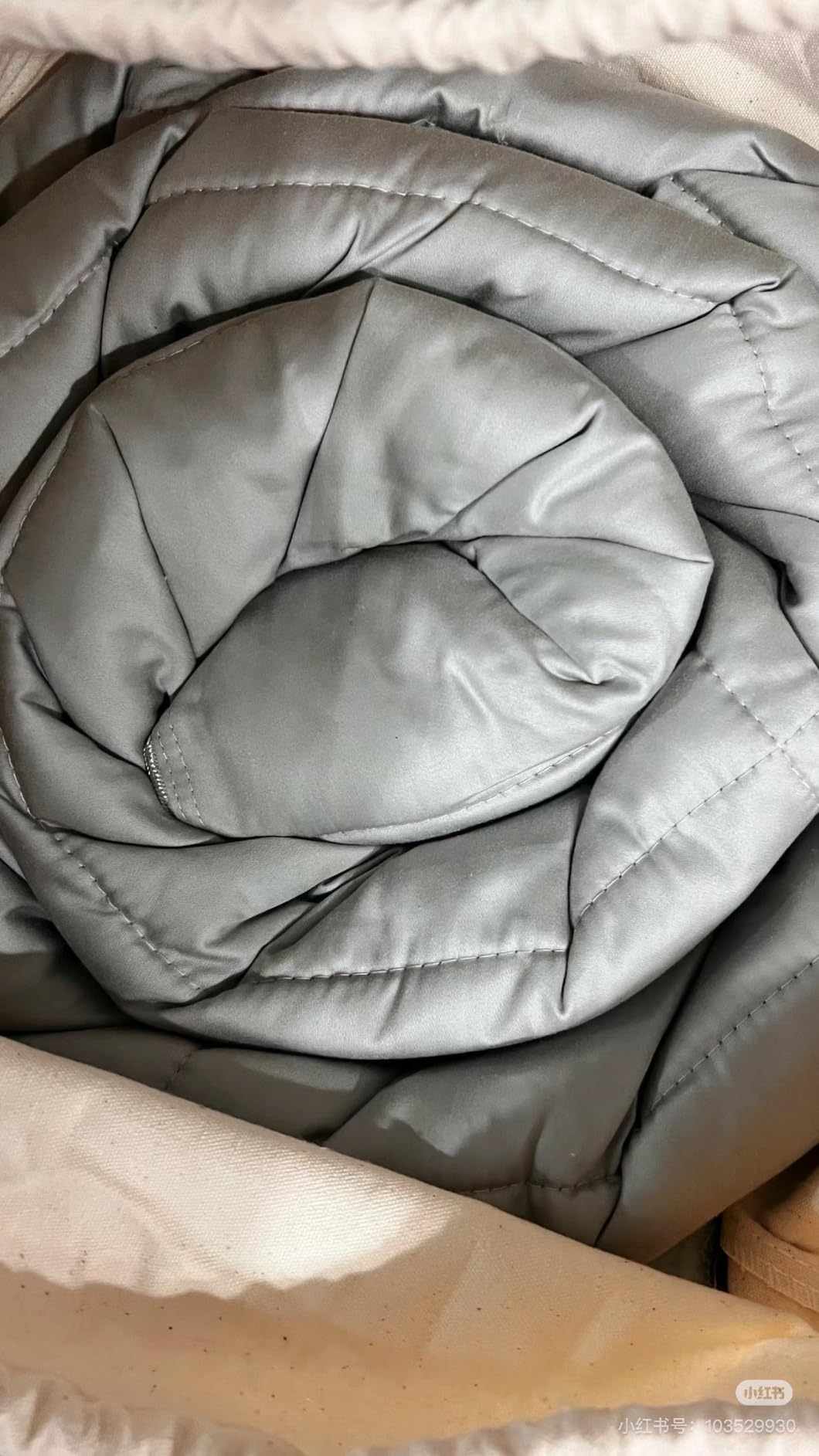 Vesta All-Season Silk Comforter, Quilt and Duvet Insert for Hot Sleepers, 100% Silk Fill with 100% Cotton Shell, Luxuriously Soft, Moisture-Wicking, Grey, Silk Weight: 3.2lbs - Queen Size (90