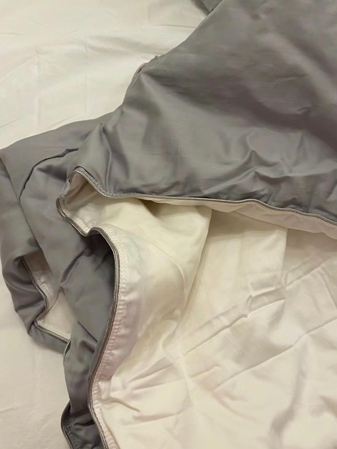 Vesta All-Season Silk Comforter, Quilt and Duvet Insert for Hot Sleepers, 100% Silk Fill with 100% Cotton Shell, Luxuriously Soft, Moisture-Wicking, Grey, Silk Weight: 3.2lbs - Queen Size (90