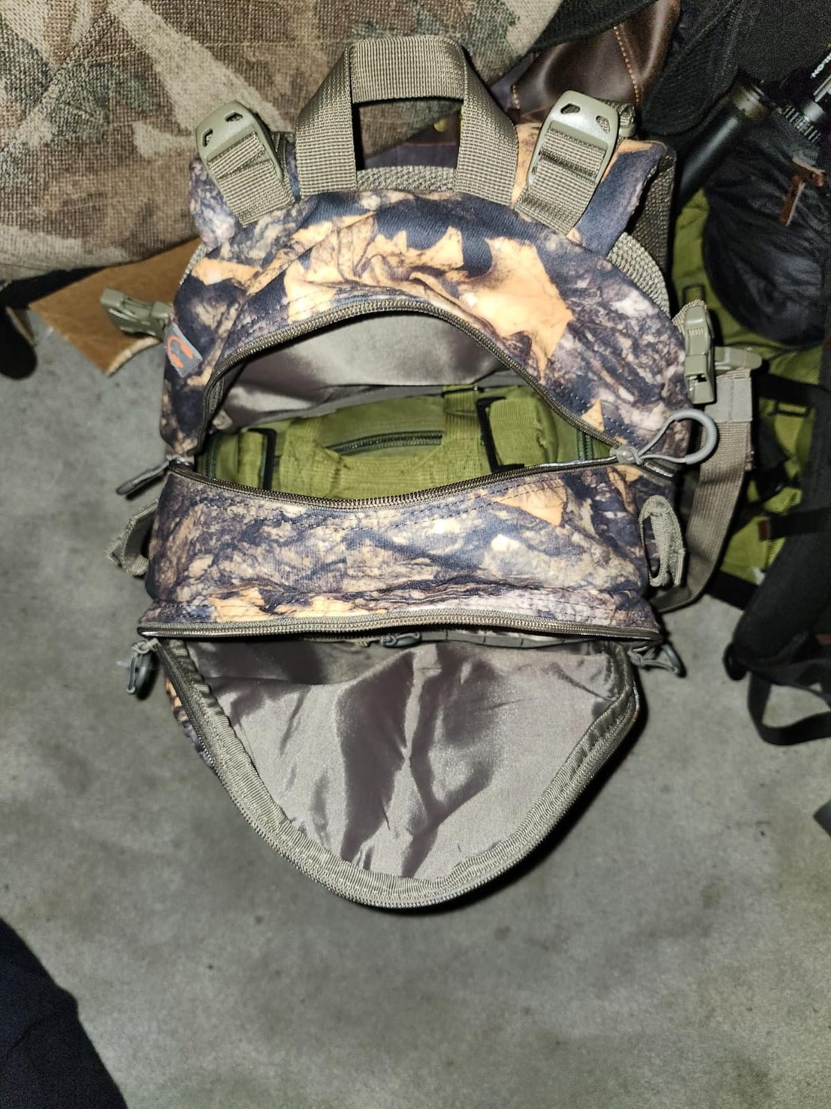 YVLEEN Hunting Backpack, Waterproof Camo Day Pack with Rifle & Bow Holder customer photo 1
