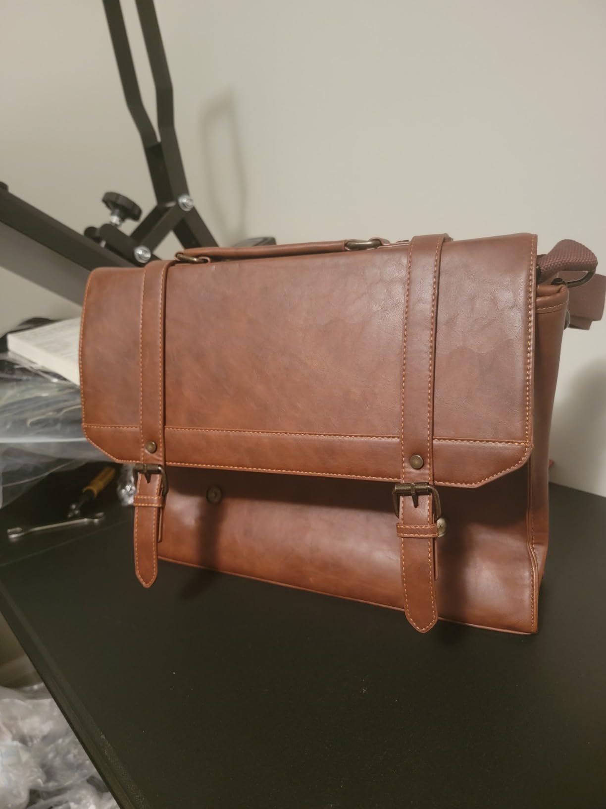 IGOLUMON Mens Messenger Bag 15.6 Inch Vintage Leather Laptop Briefcase Bag customer photo 1
