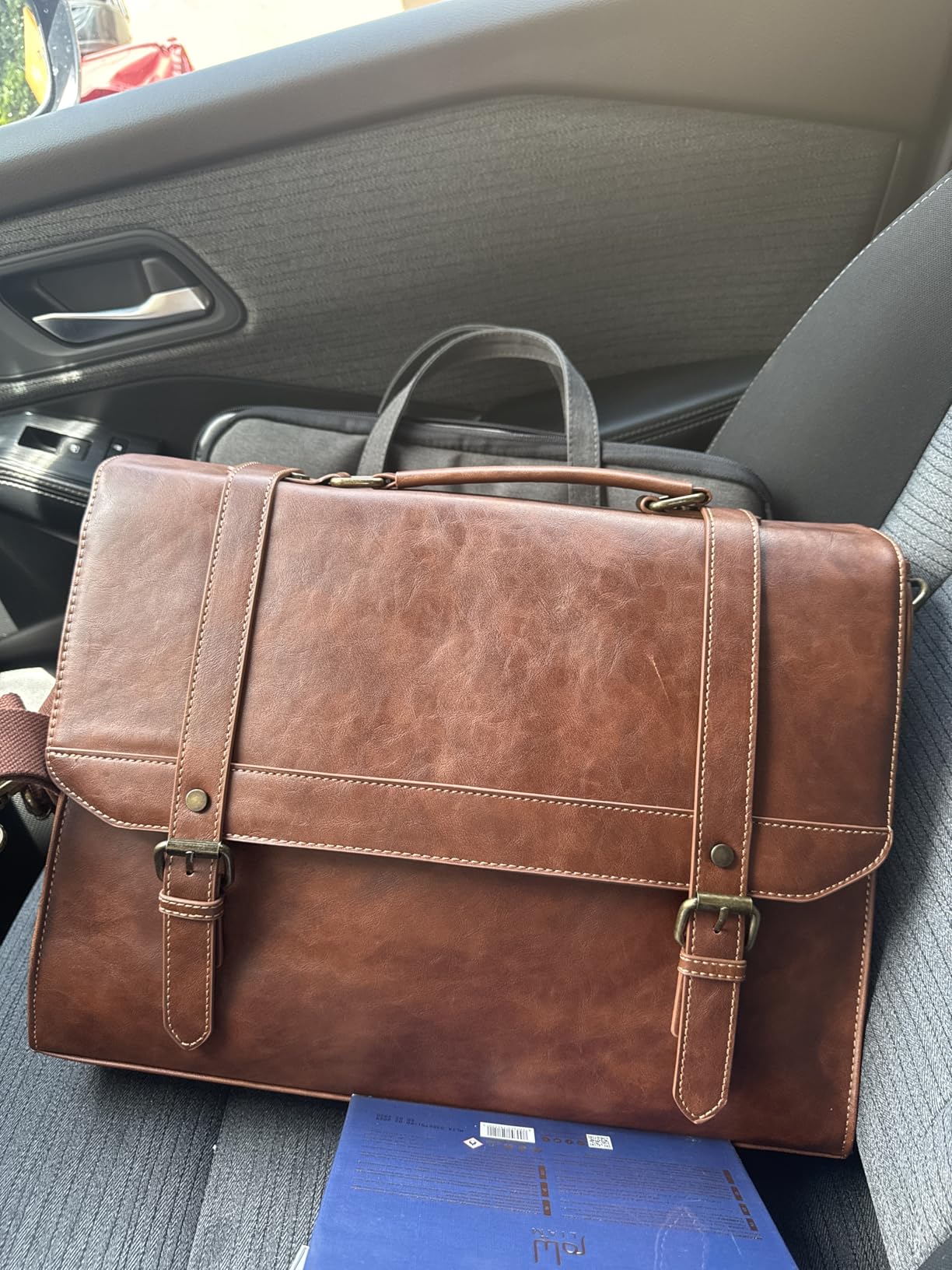 IGOLUMON Mens Messenger Bag 15.6 Inch Vintage Leather Laptop Briefcase Bag customer photo 2