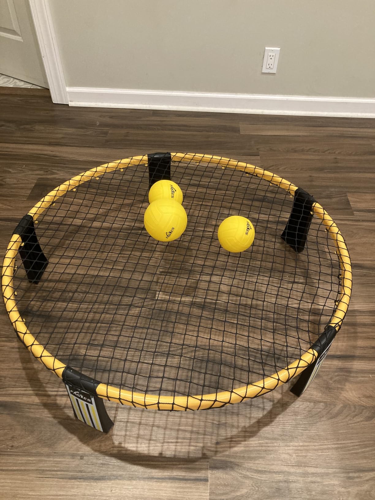 Outdoor Beach Ball Game Includes 3 Balls, Net and Carrying Bag -Roundnet Game Set for Adults, Kids, and Family - Perfect for Beach, Yard, Lawn, Backyard, and Park customer photo 1