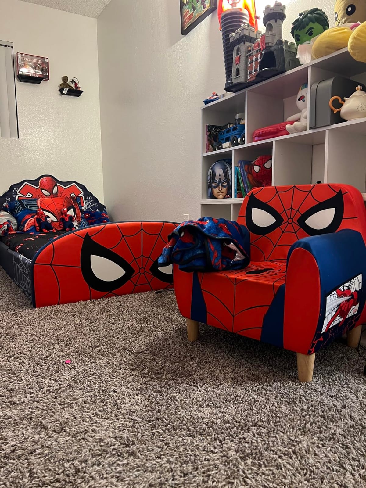Delta Children Marvel Spider Man Upholstered Twin Bed, Red/Blue customer photo 1