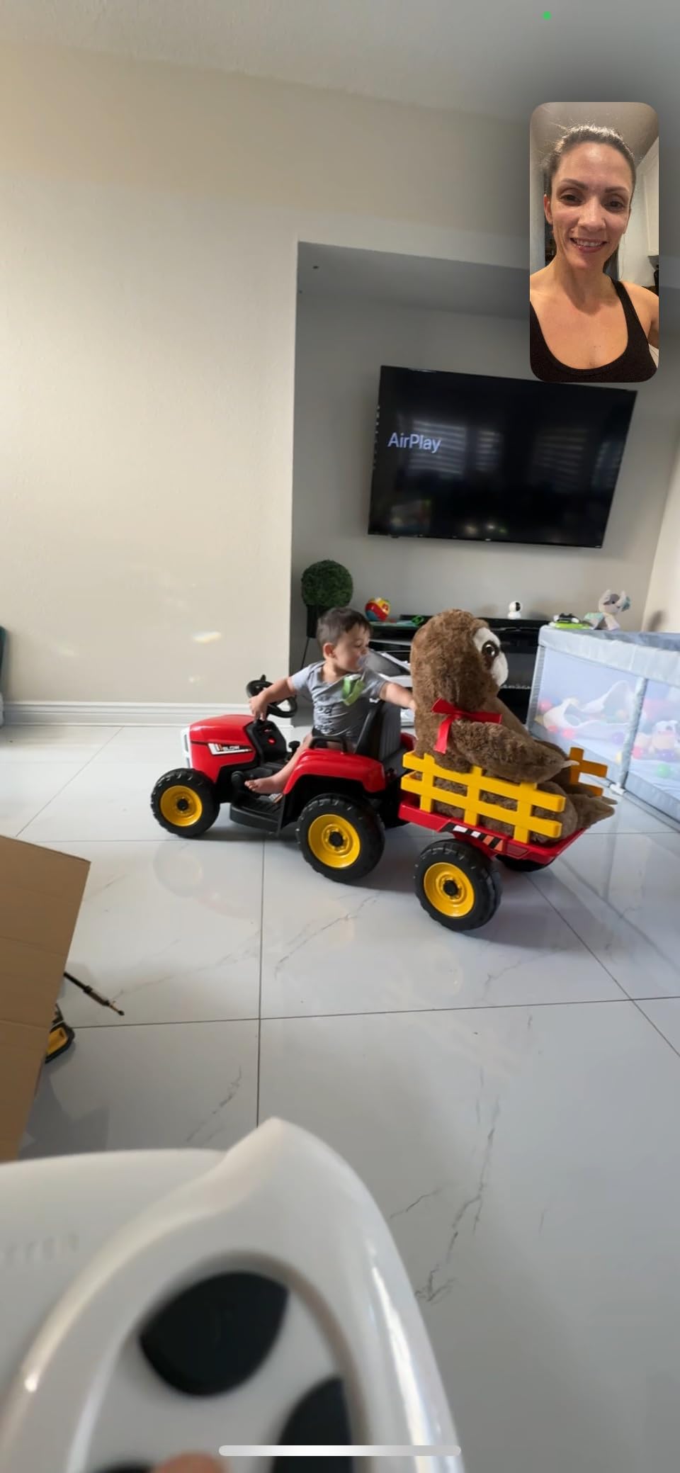 Aosom 12V Ride on Tractor with Trailer 25W Dual Motors Remote Control Green customer photo 2