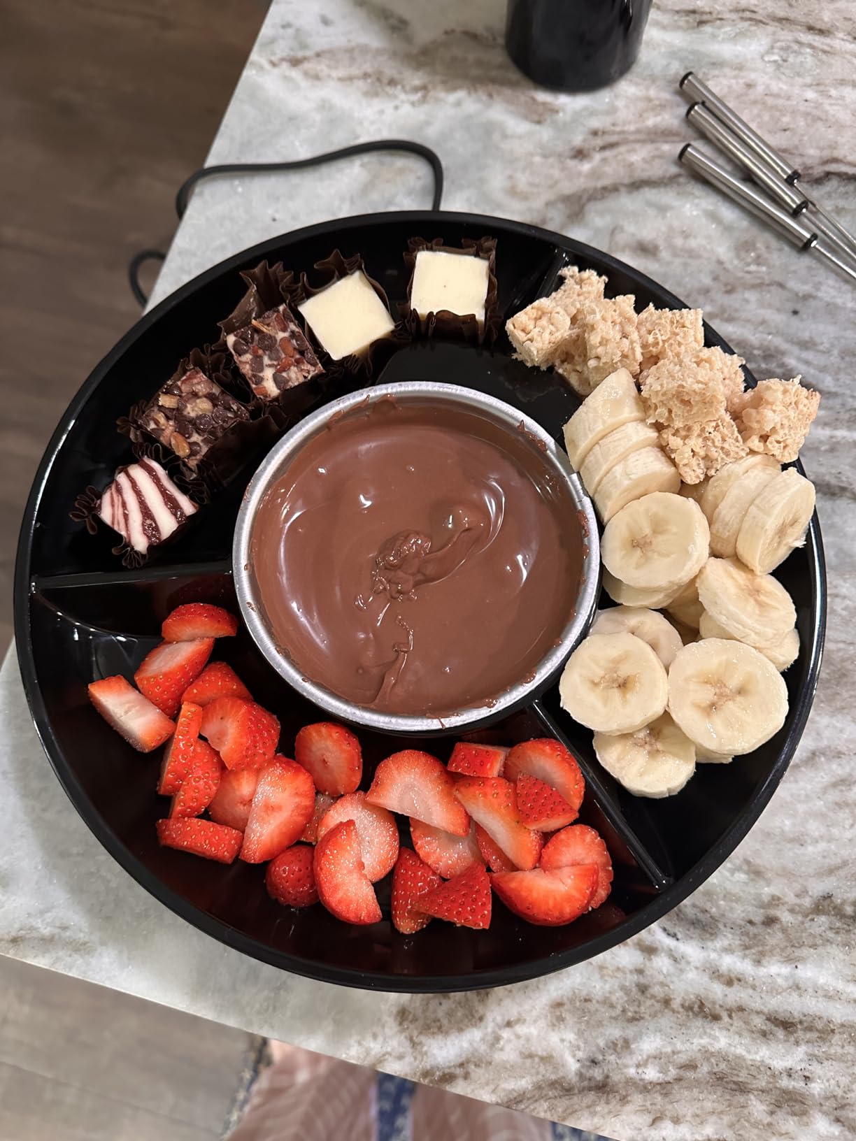 Nostalgia Electric Fondue Party Set – 10 oz Melting Pot, 4 Roasting Forks, & Detachable Serving Tray – Melted Cheese, Chocolate, or Dessert – Perfect for Gifts, Parties, Date Night – Black customer photo 2