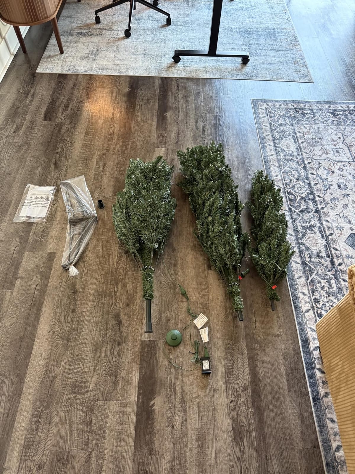 Hykolity 7.5 ft Prelit Pencil Christmas Tree with 792 Branch Tips customer photo 2