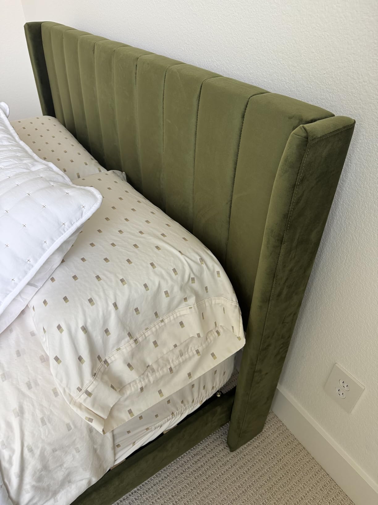 YUHUASHI King Bed Frame，Platform Bed with Upholstered Headboard，Grass Green customer photo 1