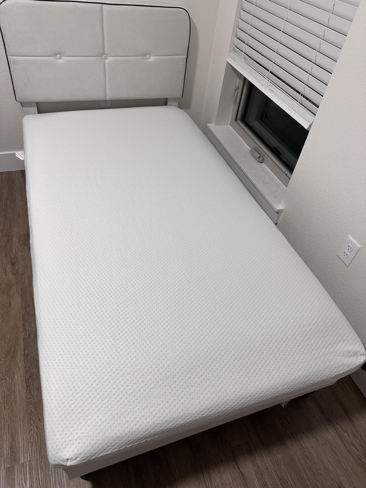 Zinus Memory Foam 8 Inch Green Tea Mattress, Short Queen, Ivory customer photo 2