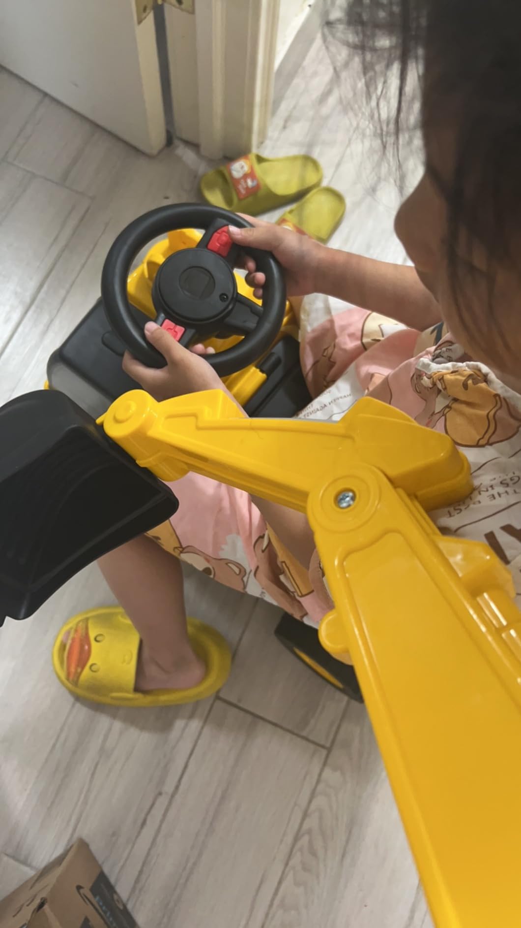 Costzon Ride on Excavator, Licensed Caterpillar Kids Excavator Digger w/Rotatable Digging Bucket, Under-seat Storage, Construction Vehicles for Kids, Ride on Toys for Toddlers 1-3 Gift (Digger) customer photo 1