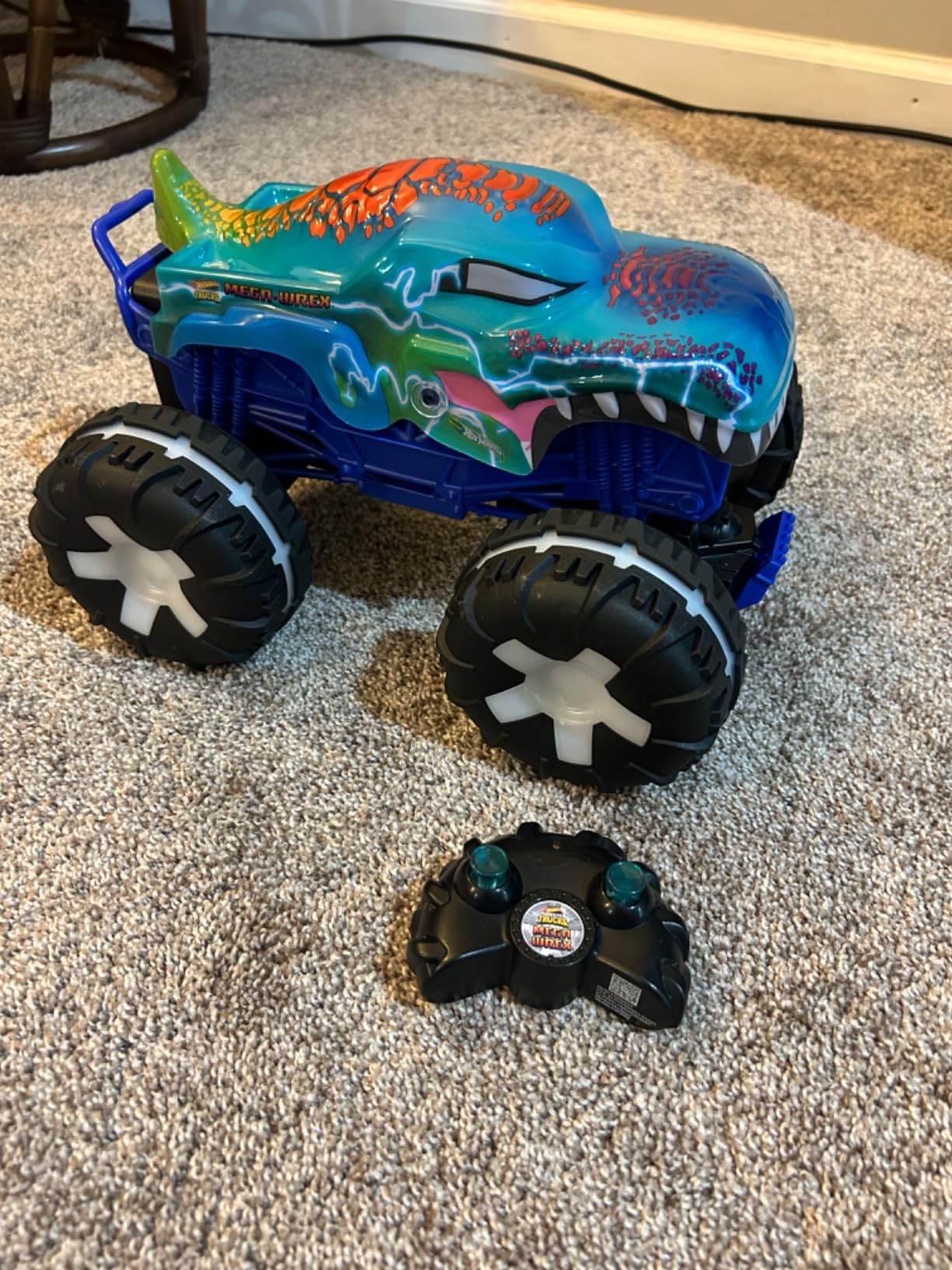 Hot Wheels Monster Trucks Mega-Wrex Alive RC, Remote-Control Vehicle customer photo 1