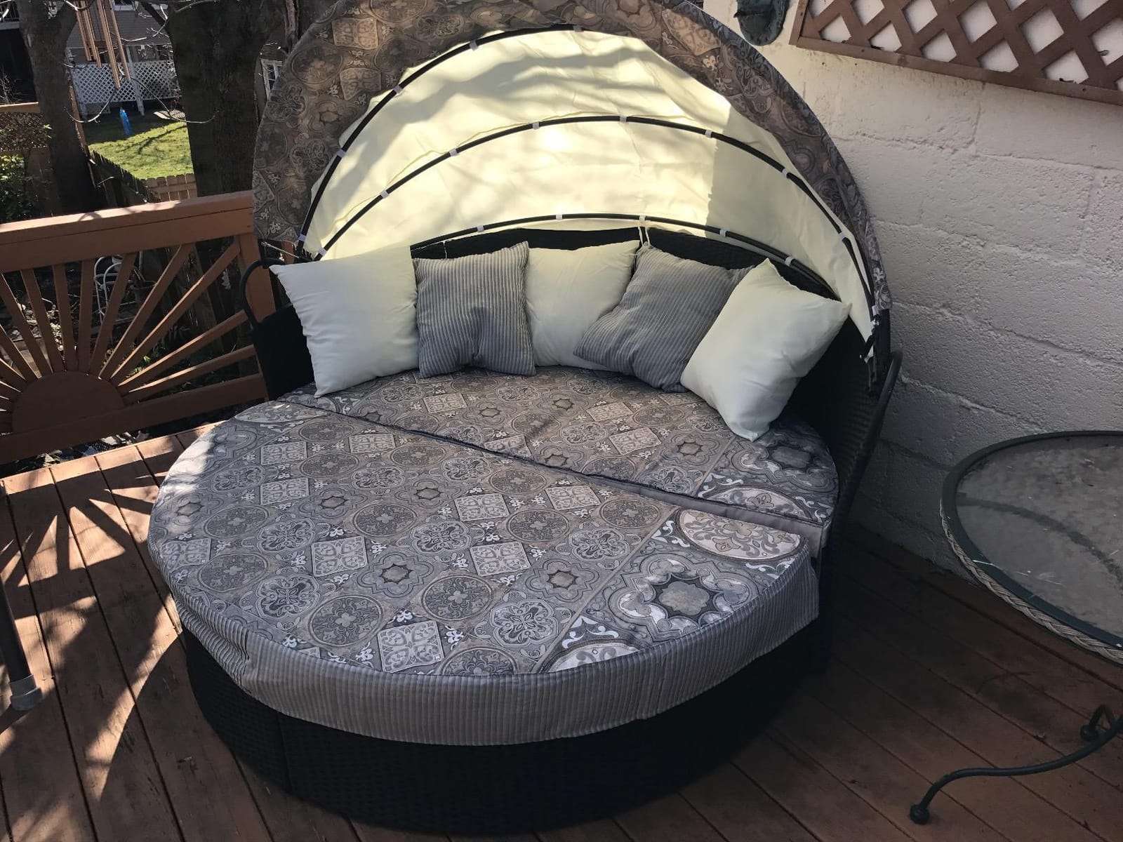 Tangkula Outdoor Patio Round Daybed with Retractable Canopy, Black Rattan Wicker Furniture Sectional Seating with Cushions and Throw Pillows, Seating Separates Cushioned Seats for Backyard (Black) customer photo 1